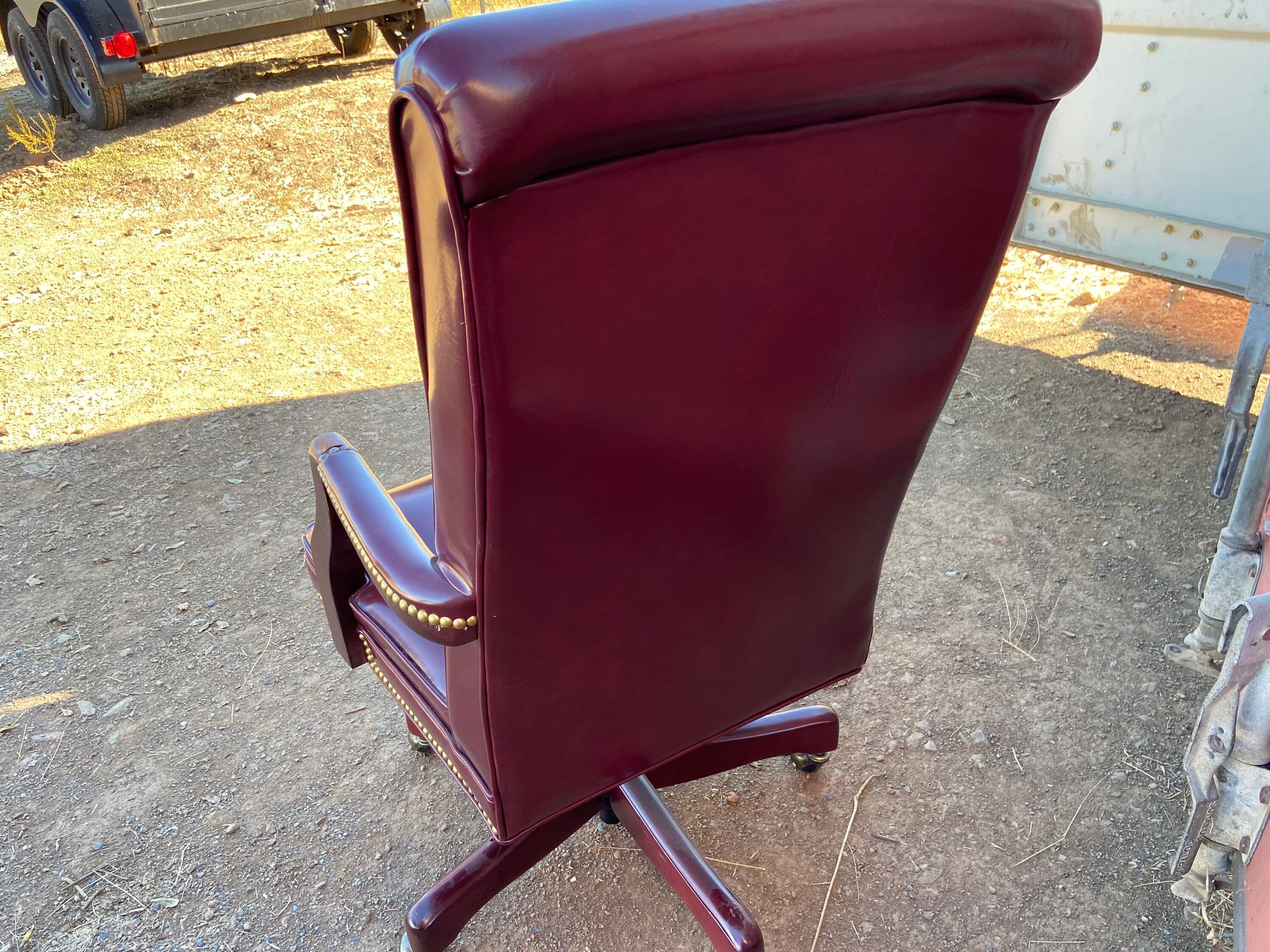 Vintage faux leather high back leather office chair - Thumbnail 5