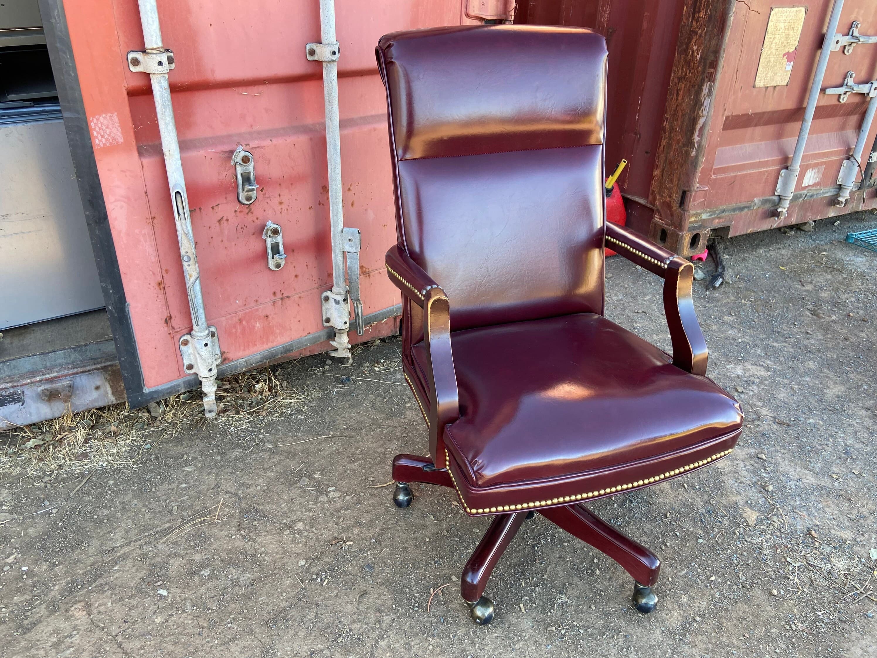 Vintage faux leather high back leather office chair - Thumbnail 9