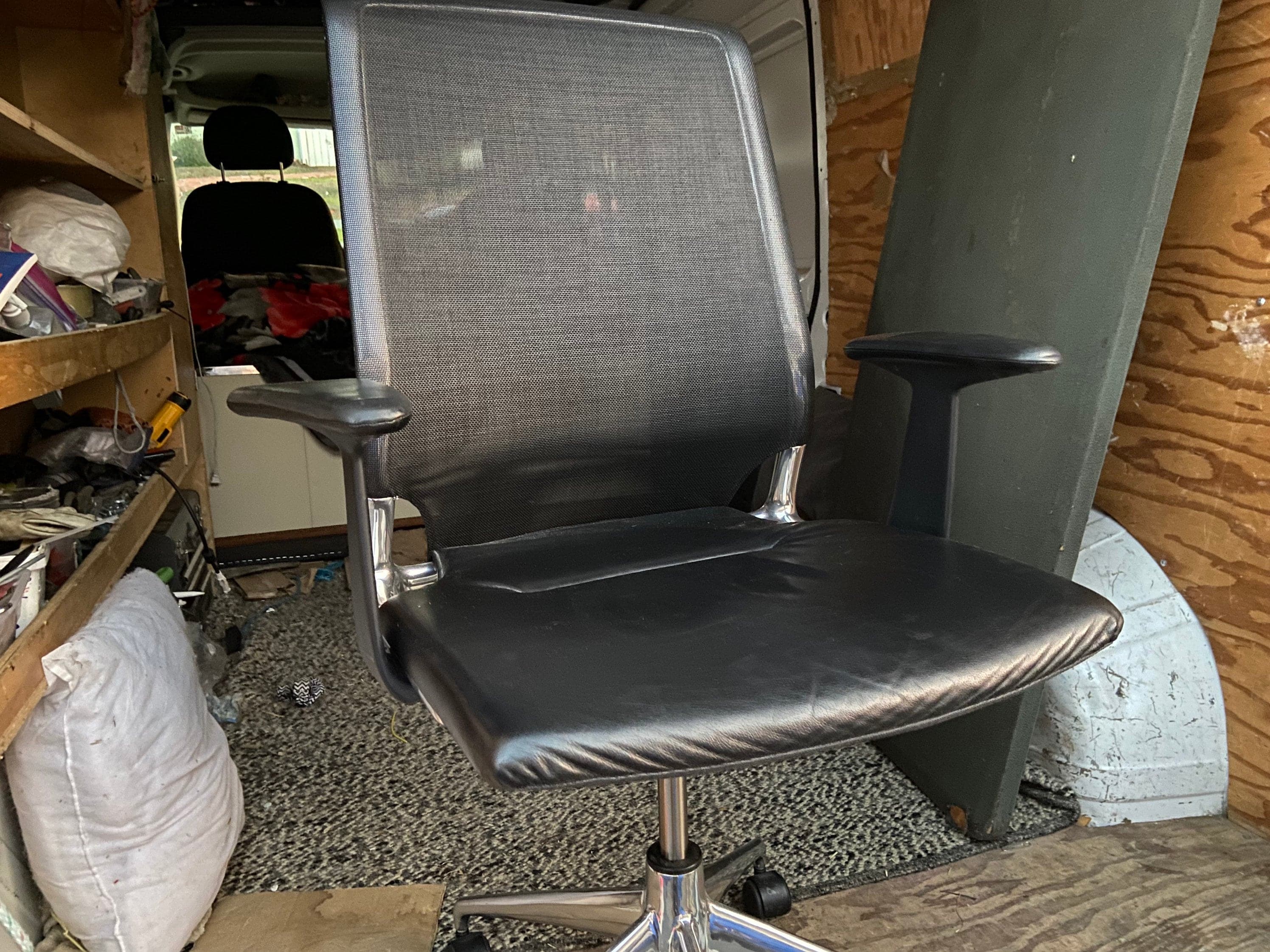 2000 Vitra Meda desk chair in black leather and polished aluminum by Alberto Meda - Thumbnail 3