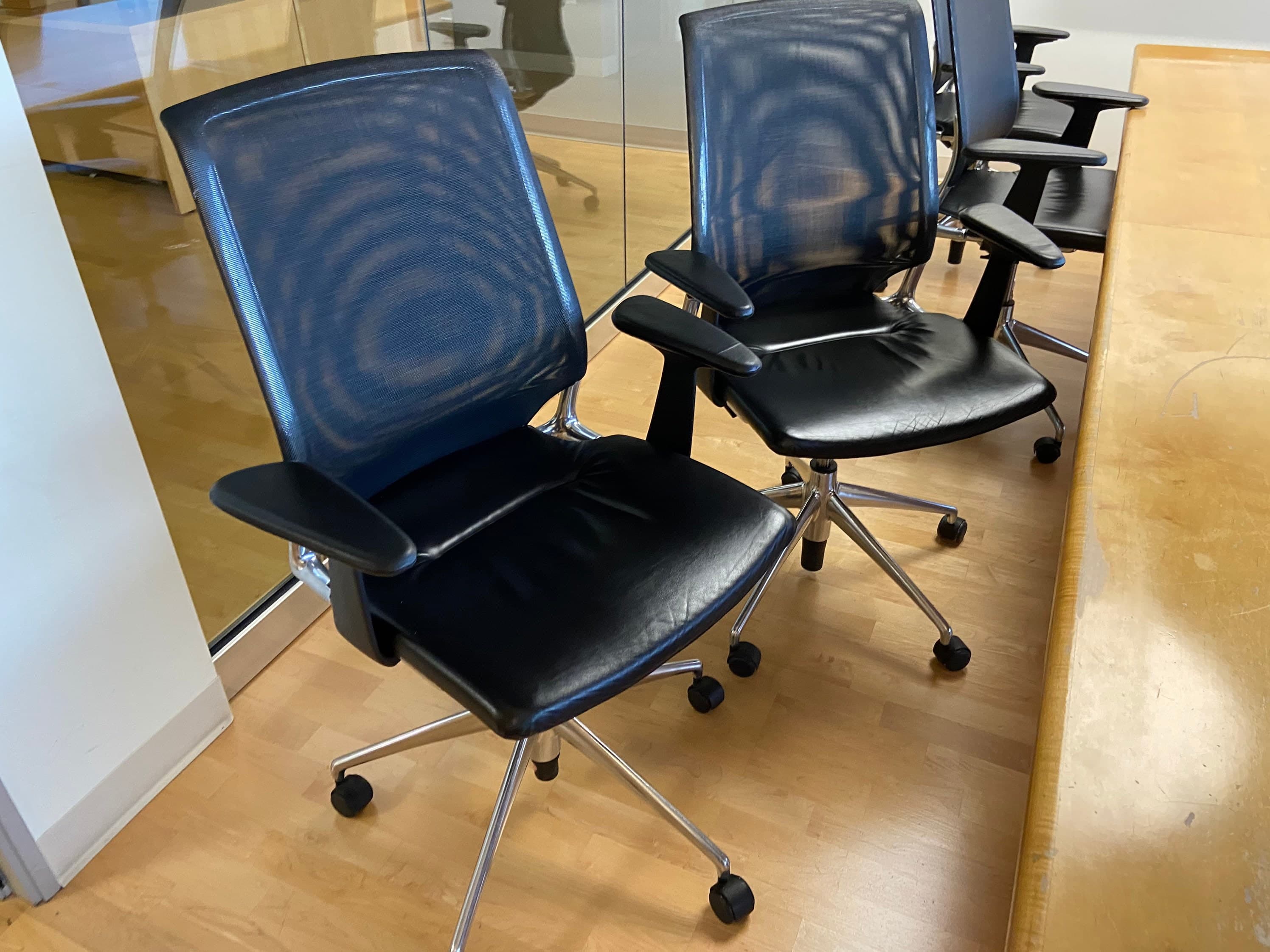 2000 Vitra Meda desk chair in black leather and polished aluminum by Alberto Meda - Image 1