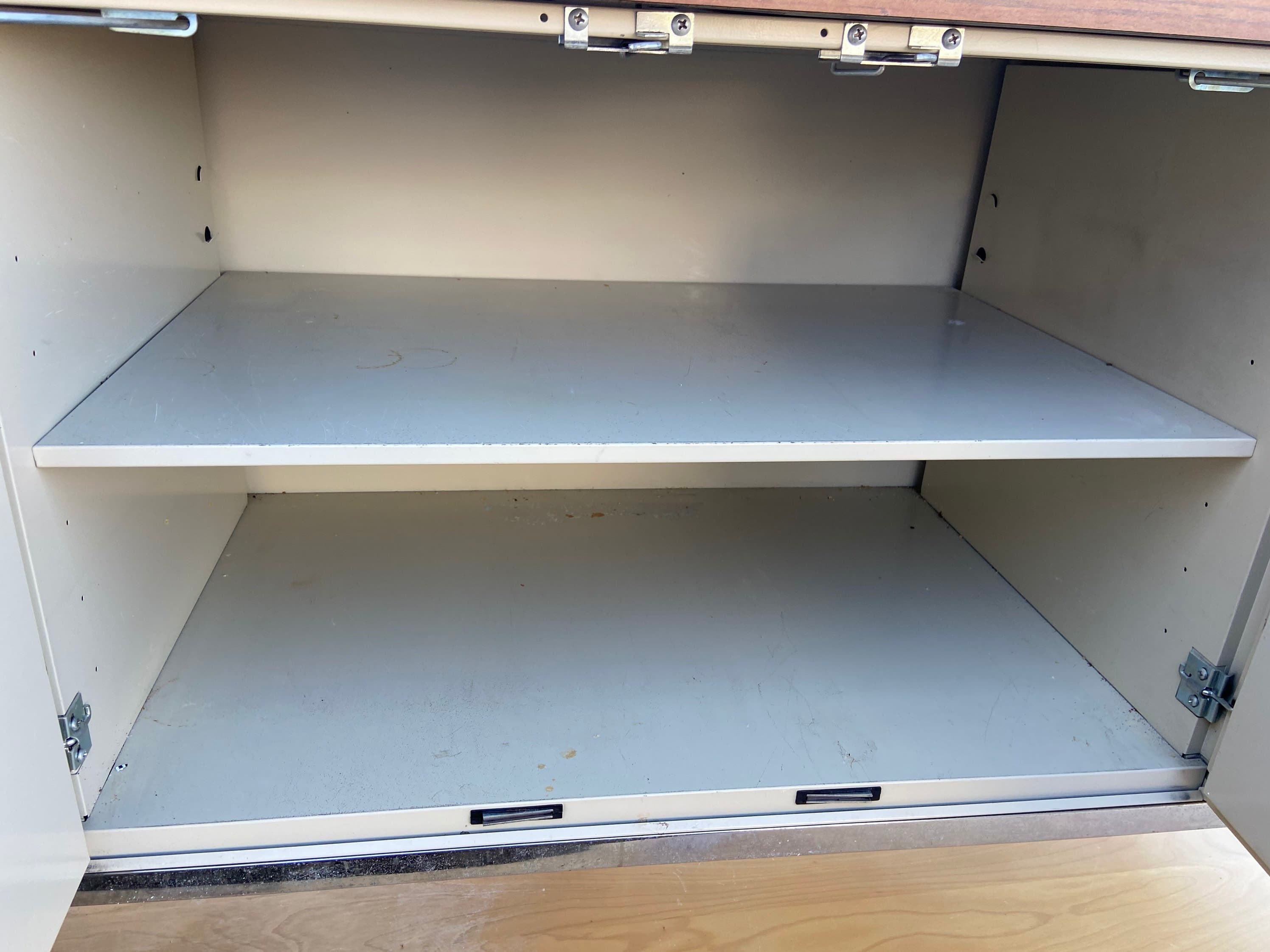 Steelcase vintage metal tanker credenza - Thumbnail 8