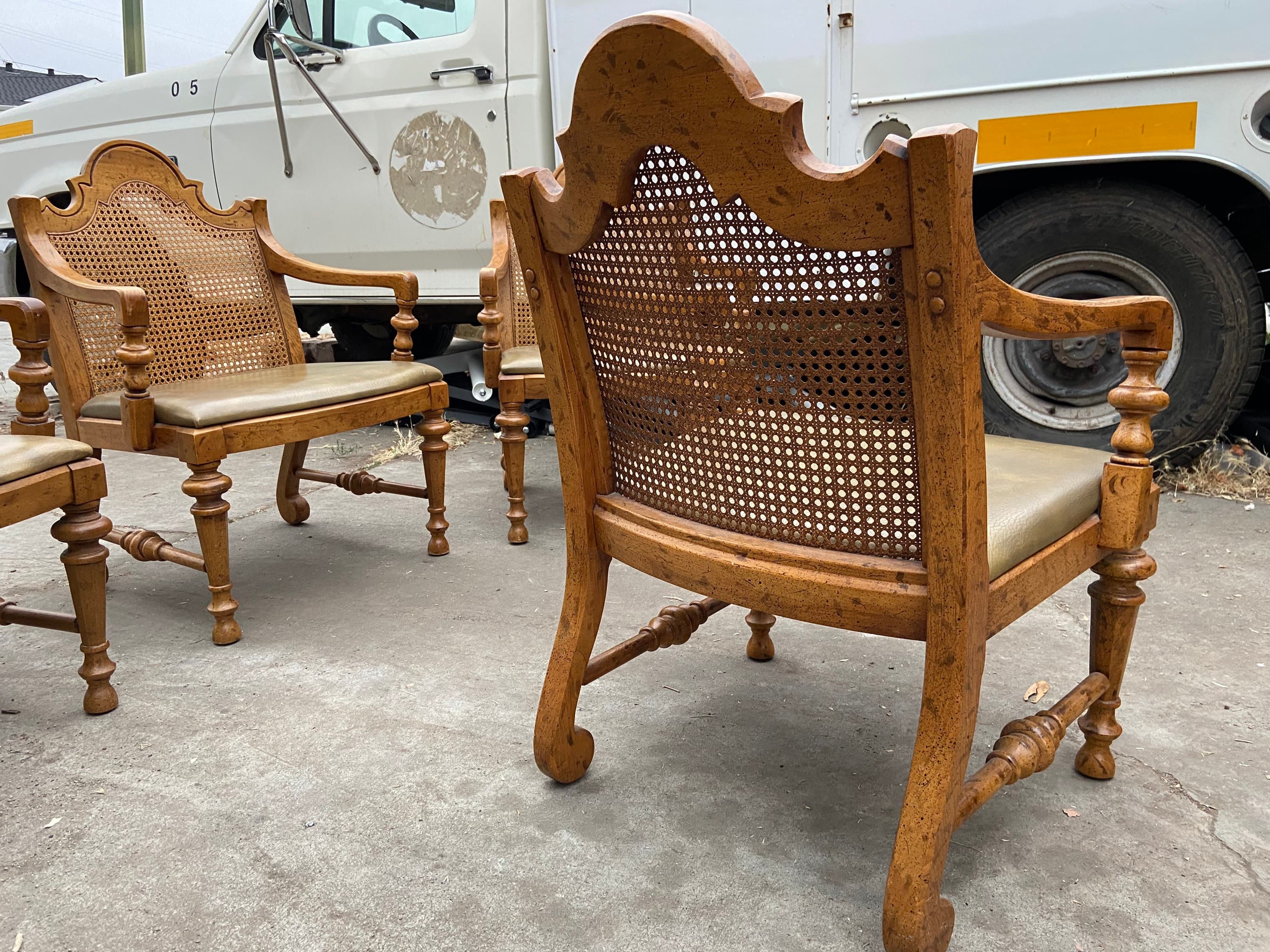 Vintage French provincial Drexel furniture arm chairs set of 4 - Thumbnail 3