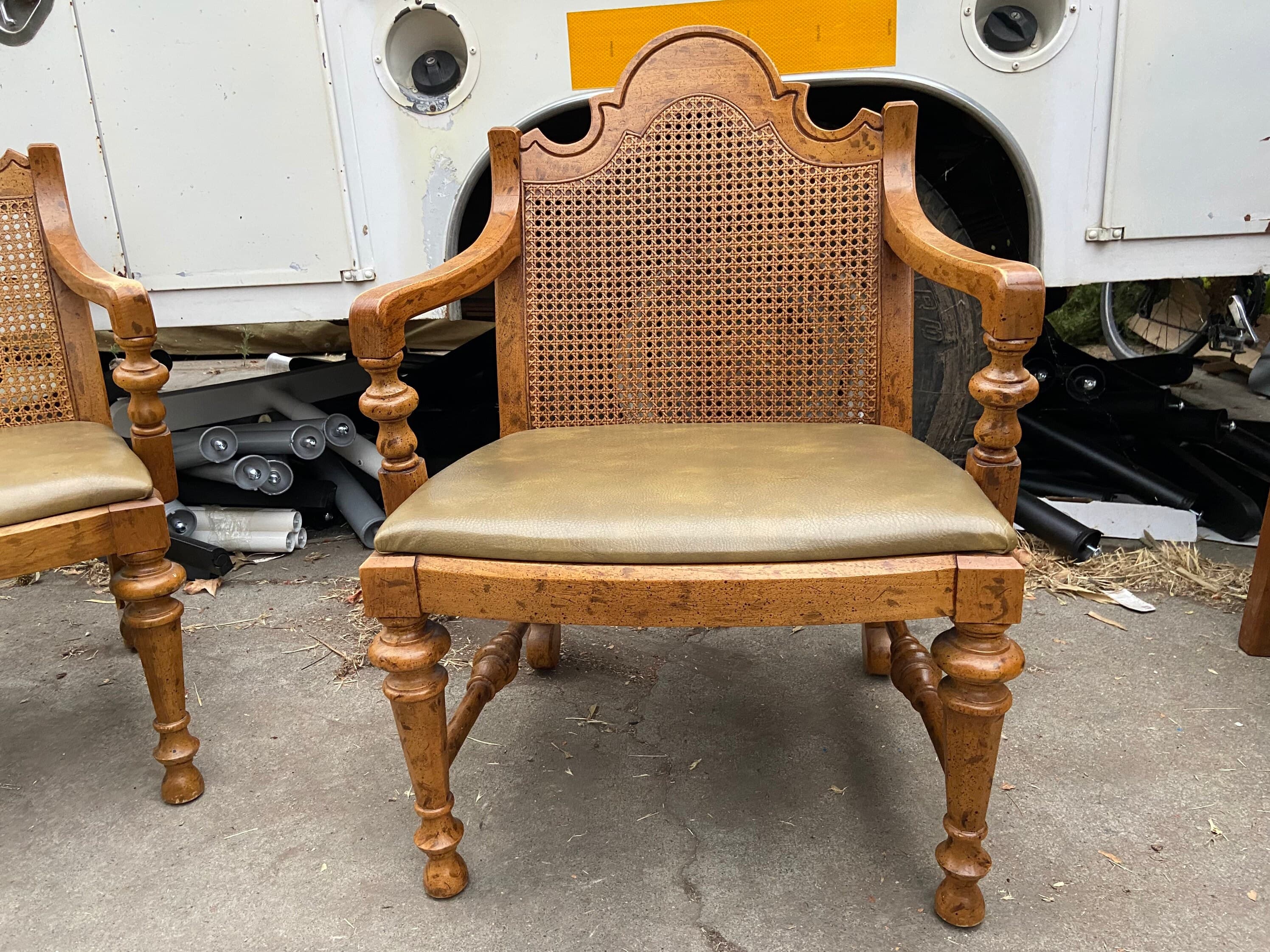 Vintage French provincial Drexel furniture arm chairs set of 4 - Thumbnail 9