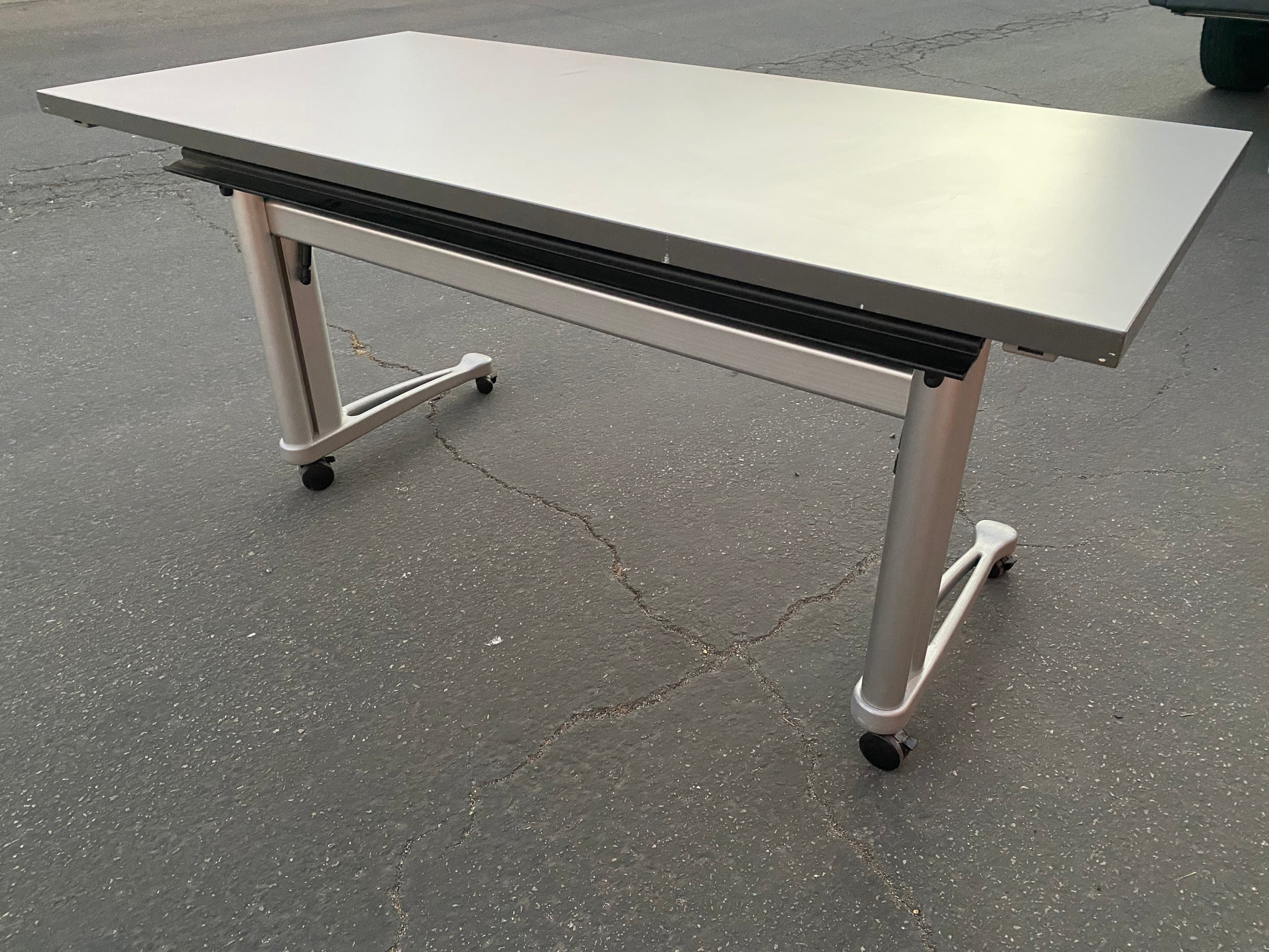 Knoll propeller designer desk table - Thumbnail 5