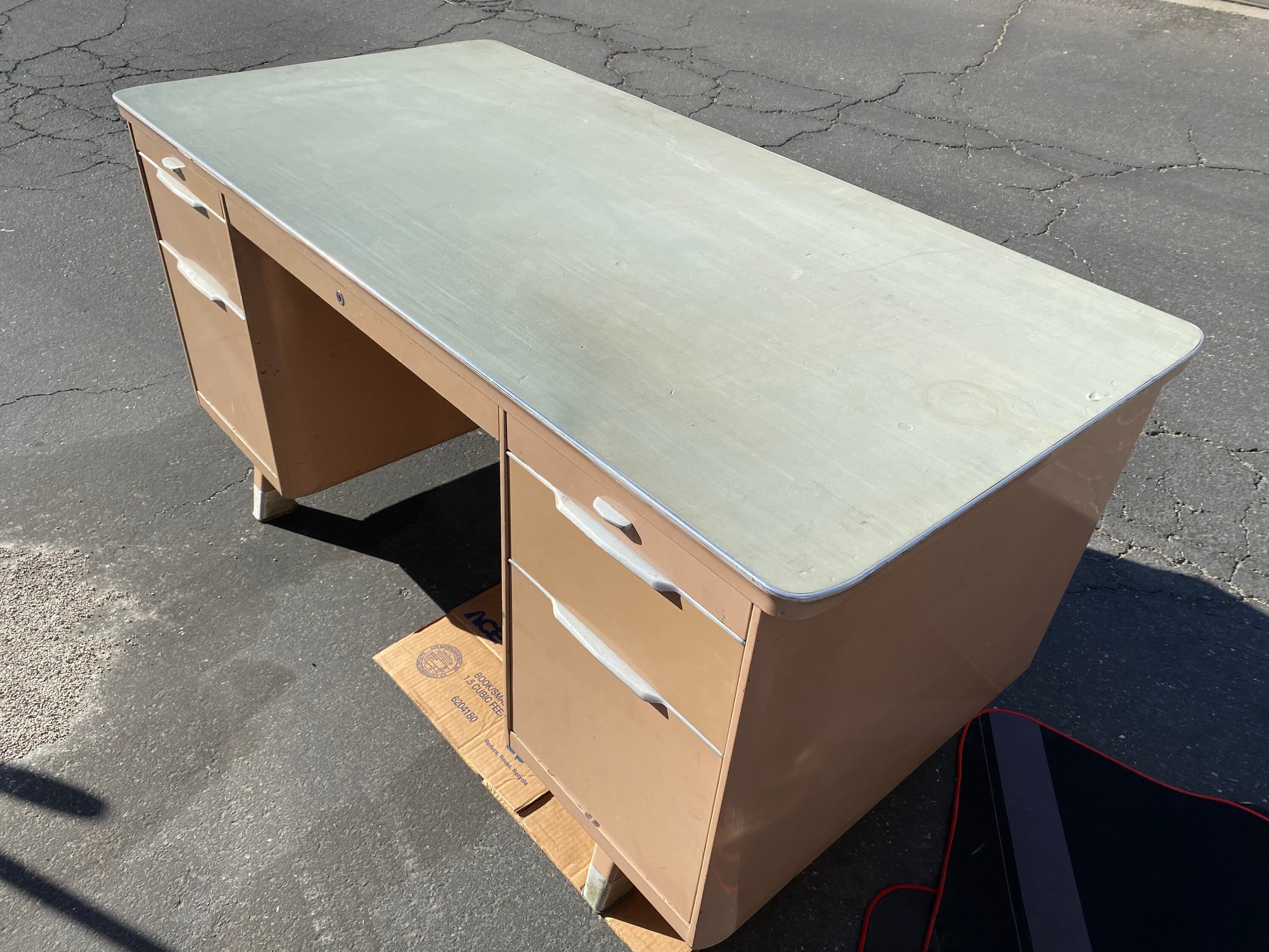 Vintage mid century modern metal tanker desk by the general fireproofing company - Thumbnail 2