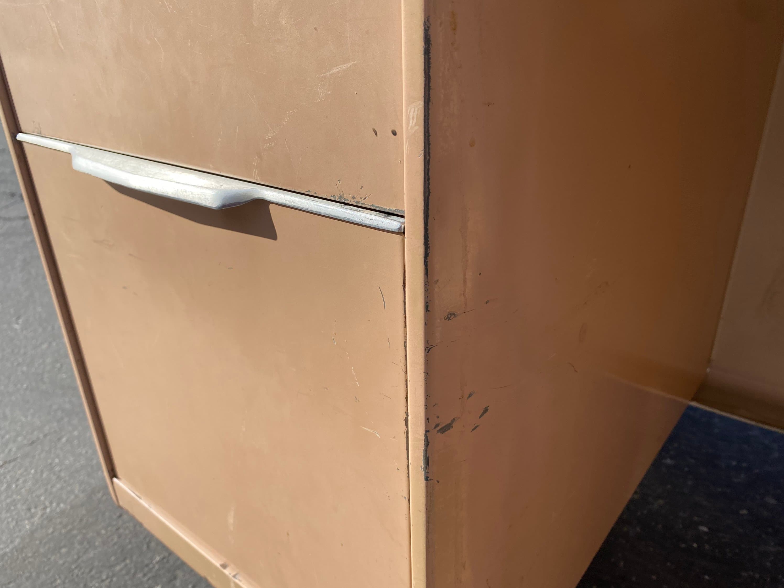 Vintage mid century modern metal tanker desk by the general fireproofing company - Thumbnail 7