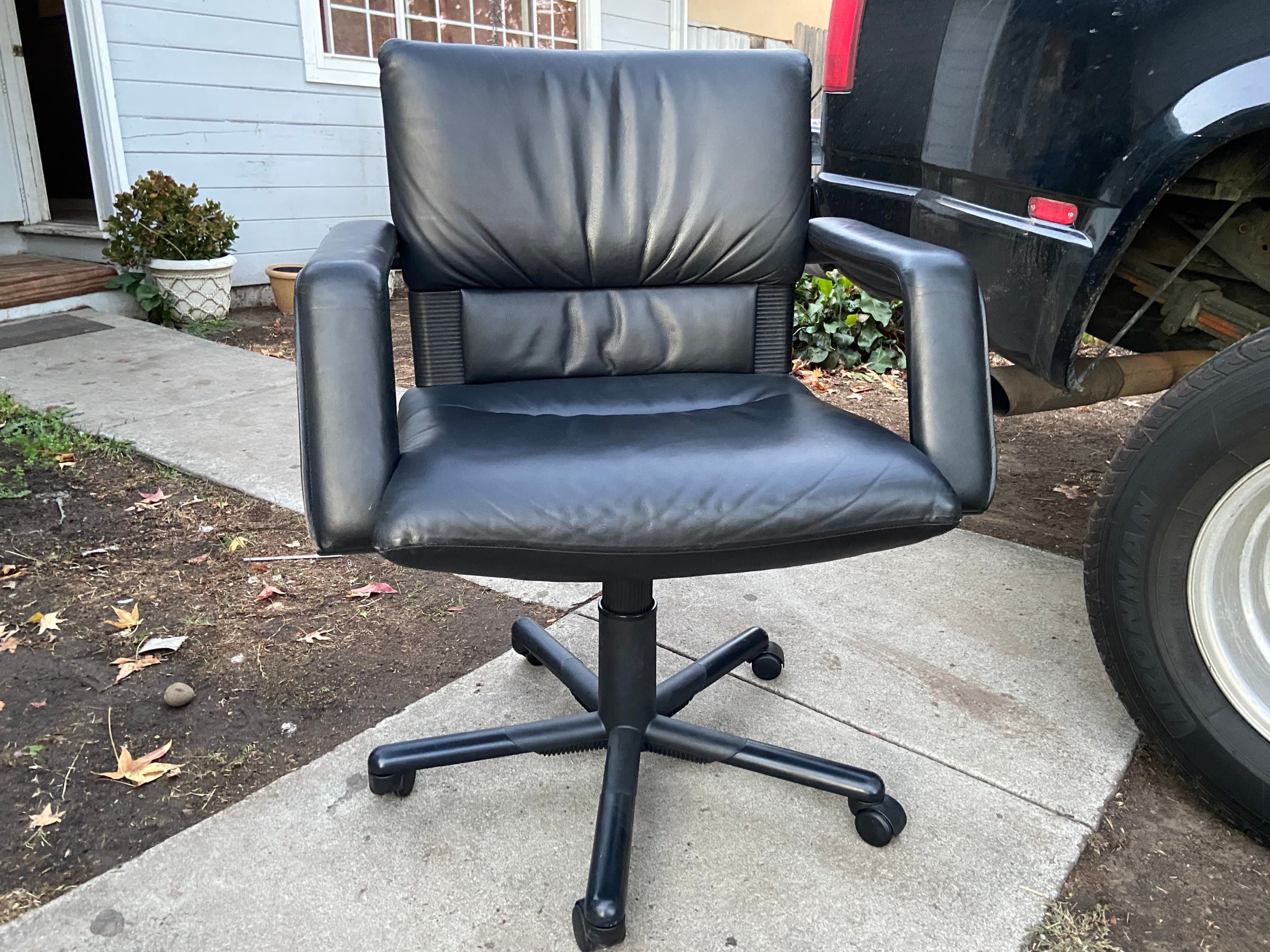 1 Mario Bellini vintage leather swivel desk chairs for vitra 8 available - Image 1
