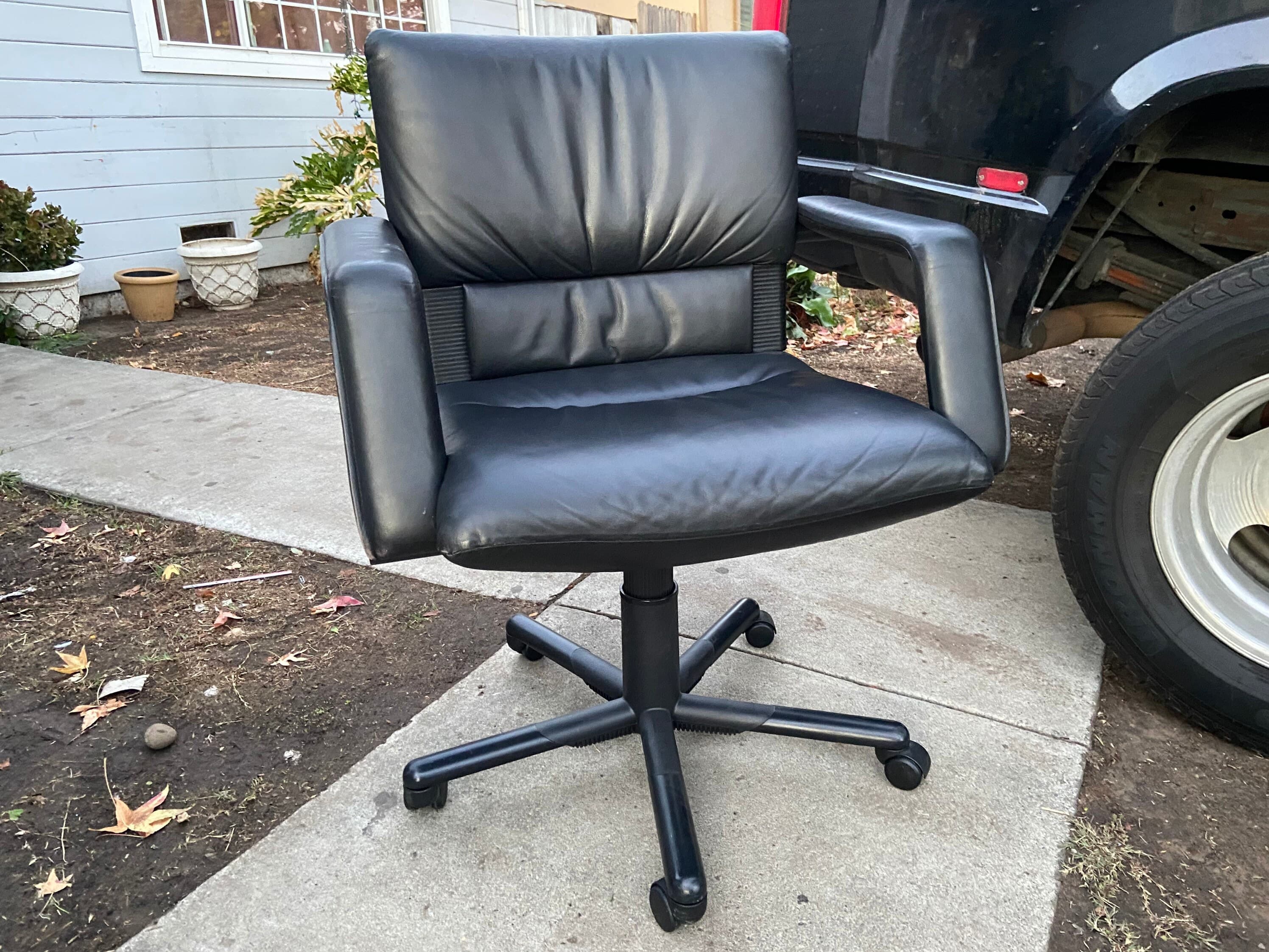 1 Mario Bellini vintage leather swivel desk chairs for vitra 8 available - Thumbnail 3