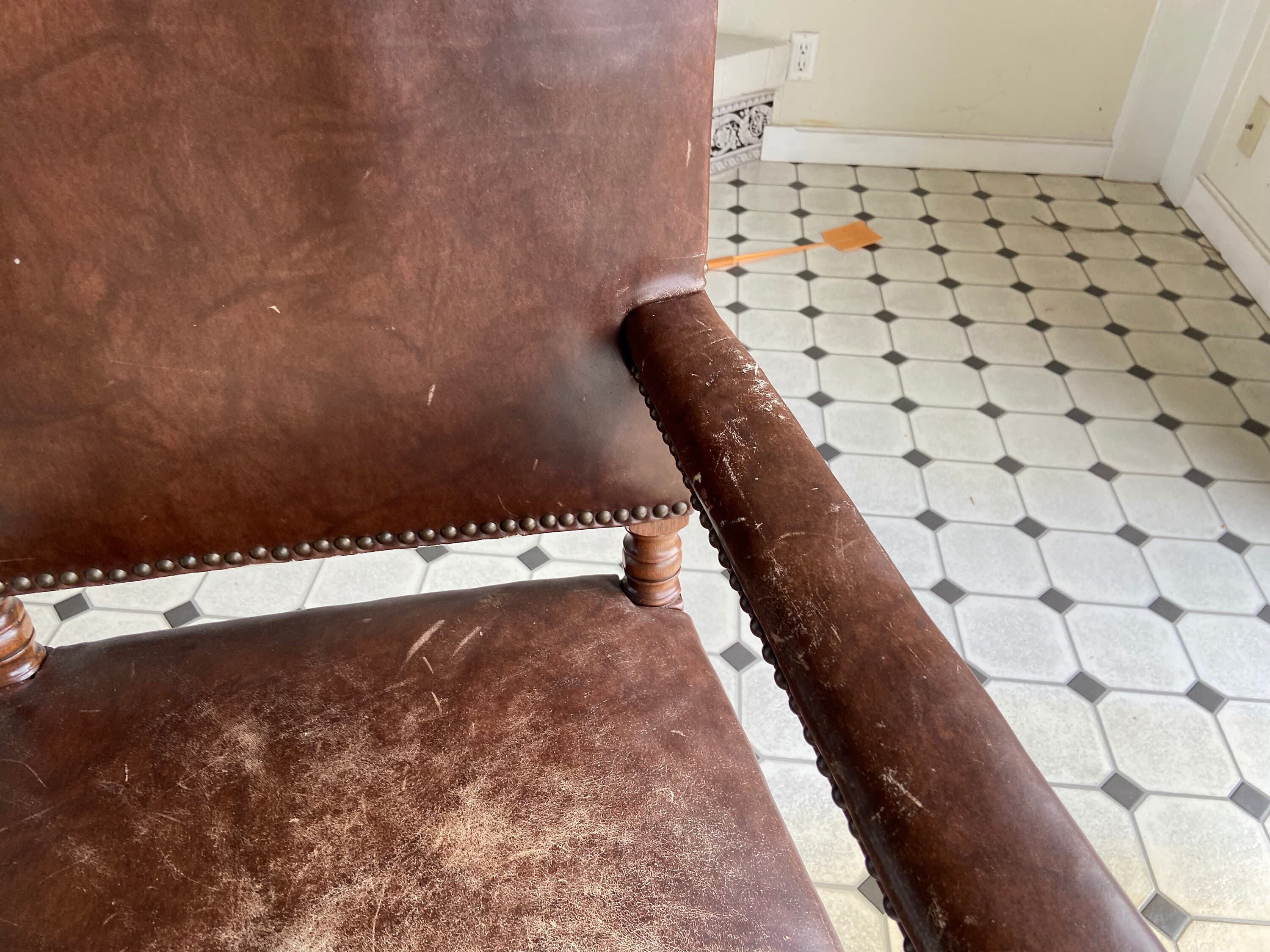 19th century French oak high back leather arm chair - Thumbnail 4