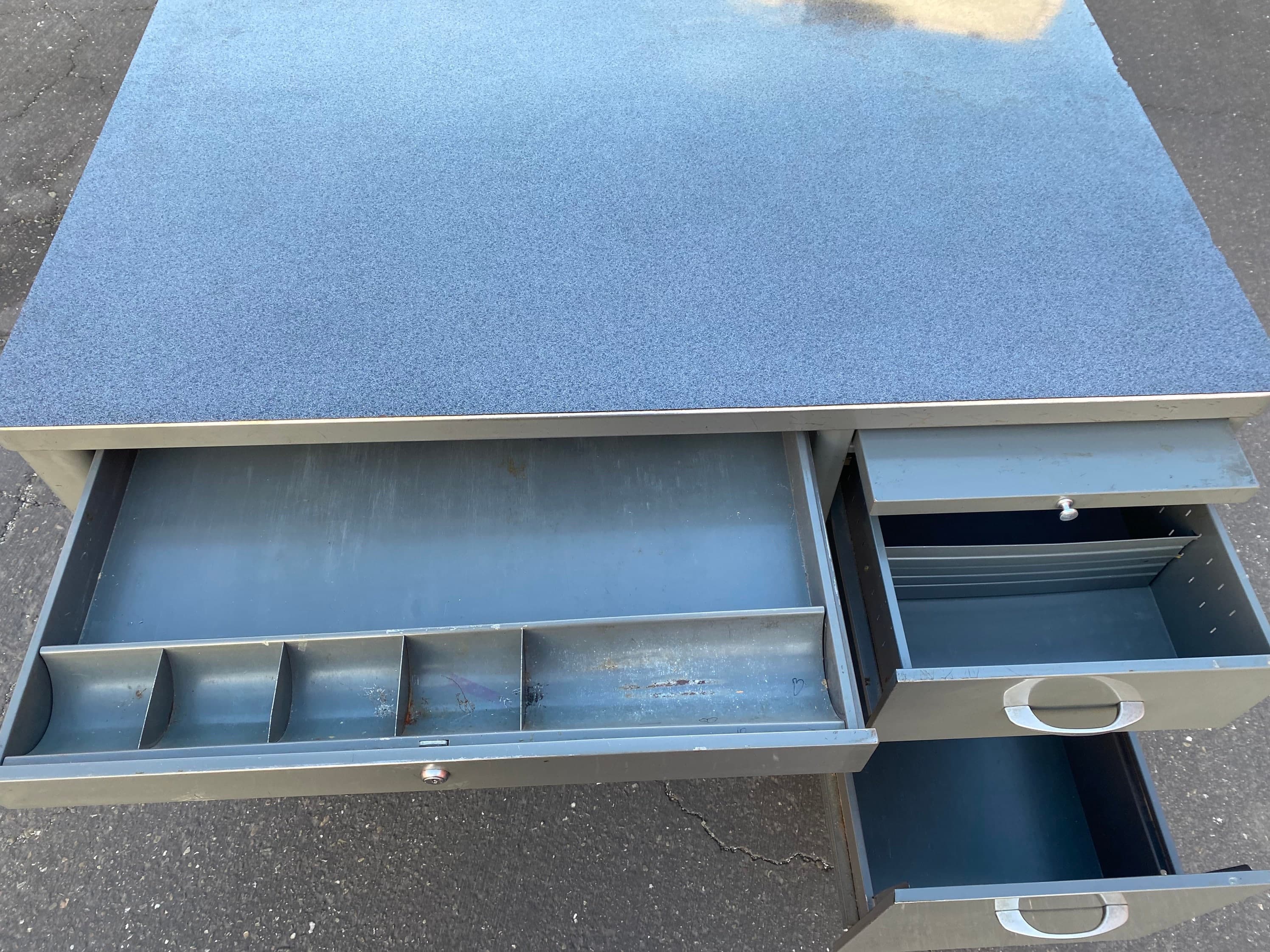 Vintage metal tanker desk - Thumbnail 9