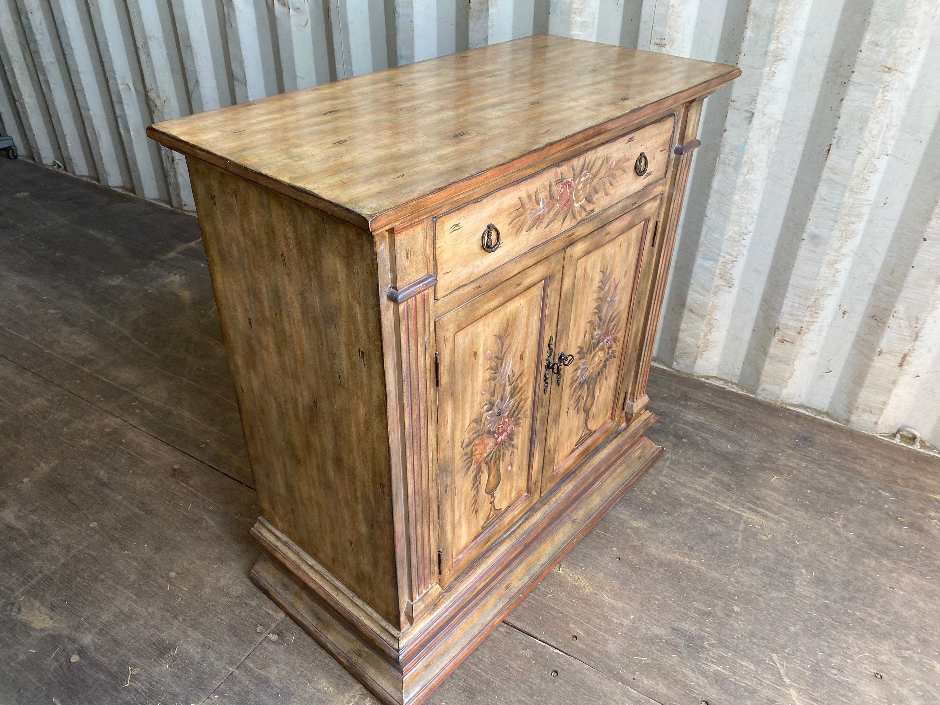 Vintage wine cabinet with storage - Thumbnail 4