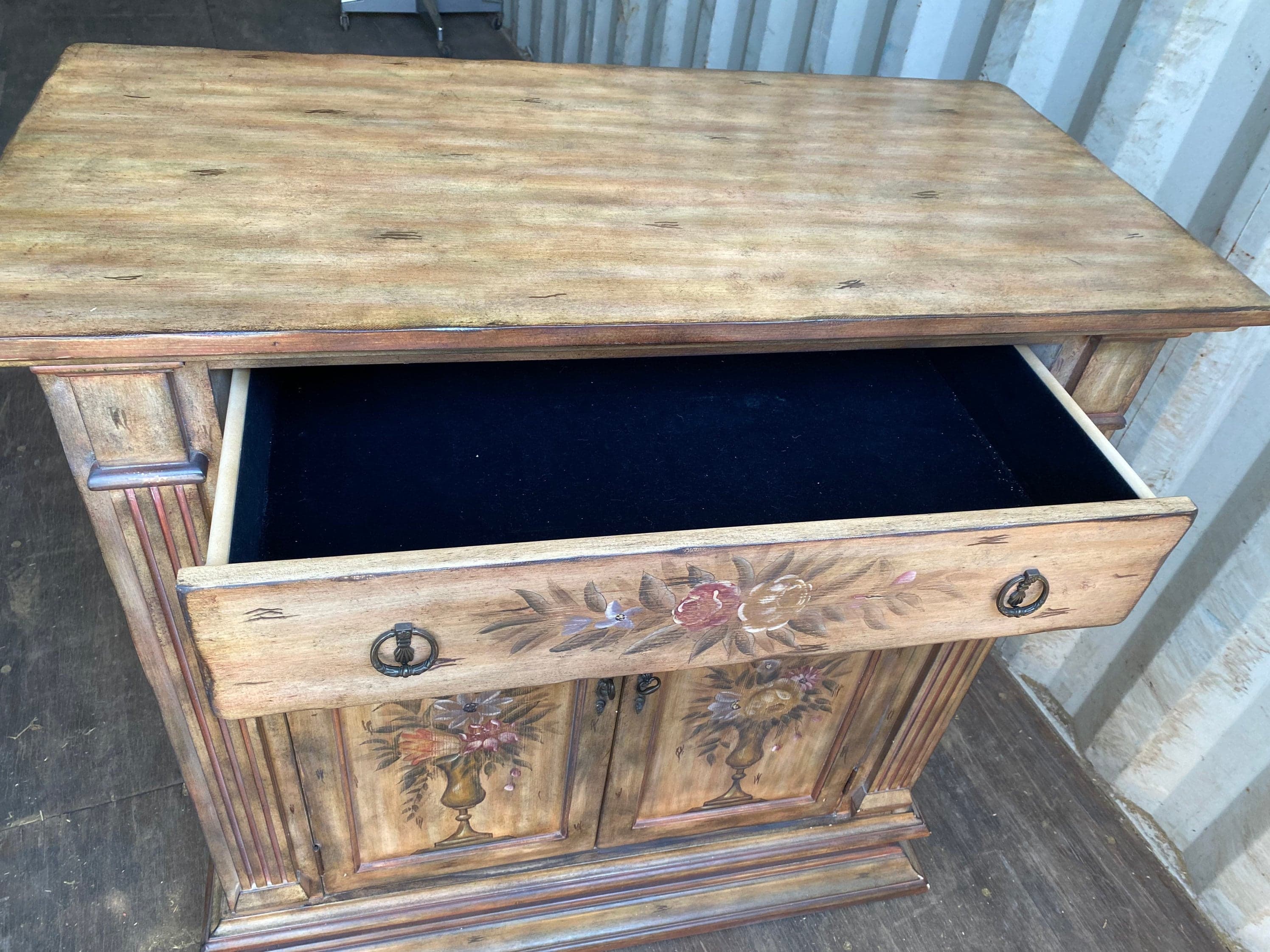 Vintage wine cabinet with storage - Thumbnail 5