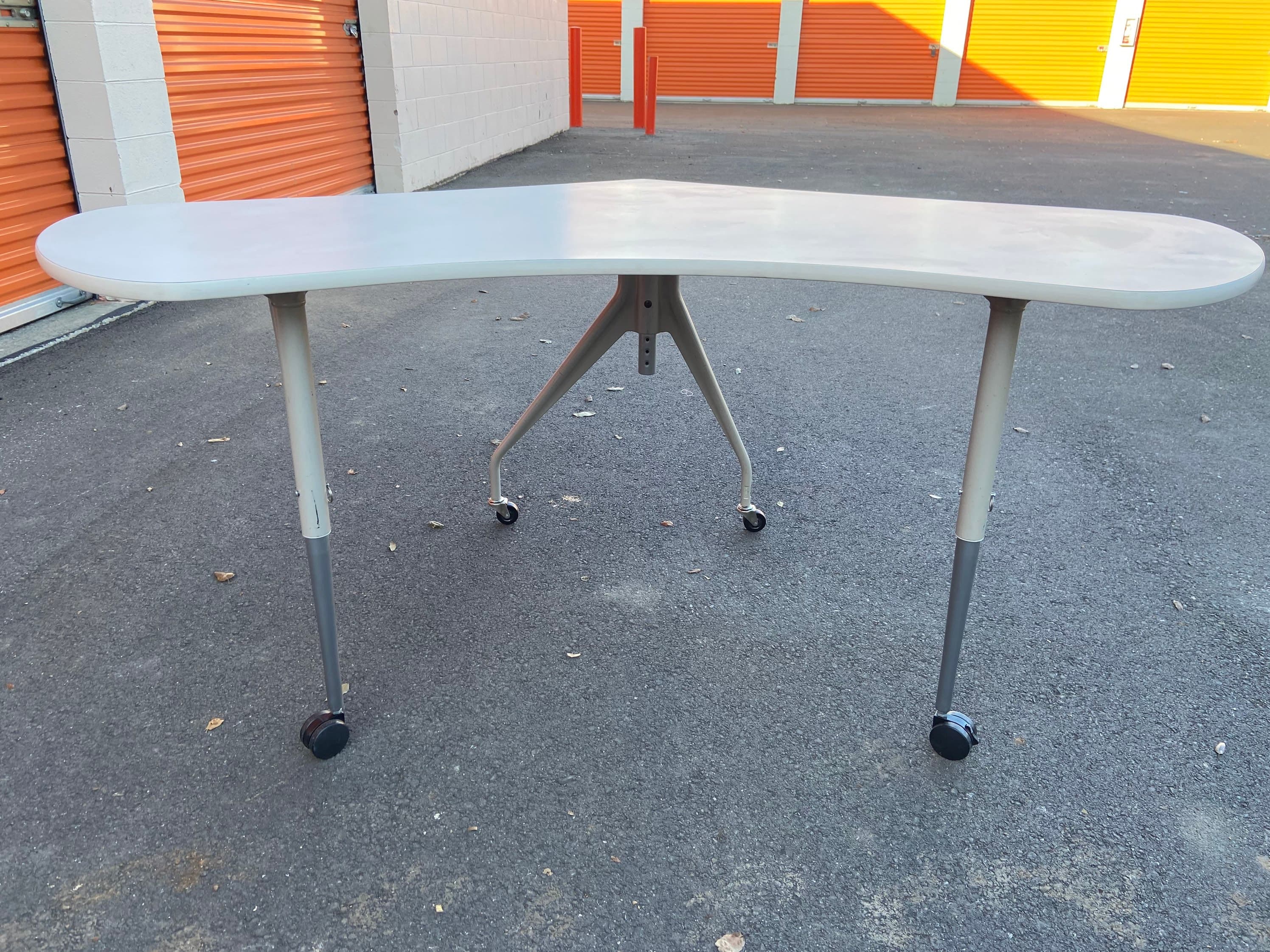 Vintage Herman Miller rolling table - Thumbnail 3