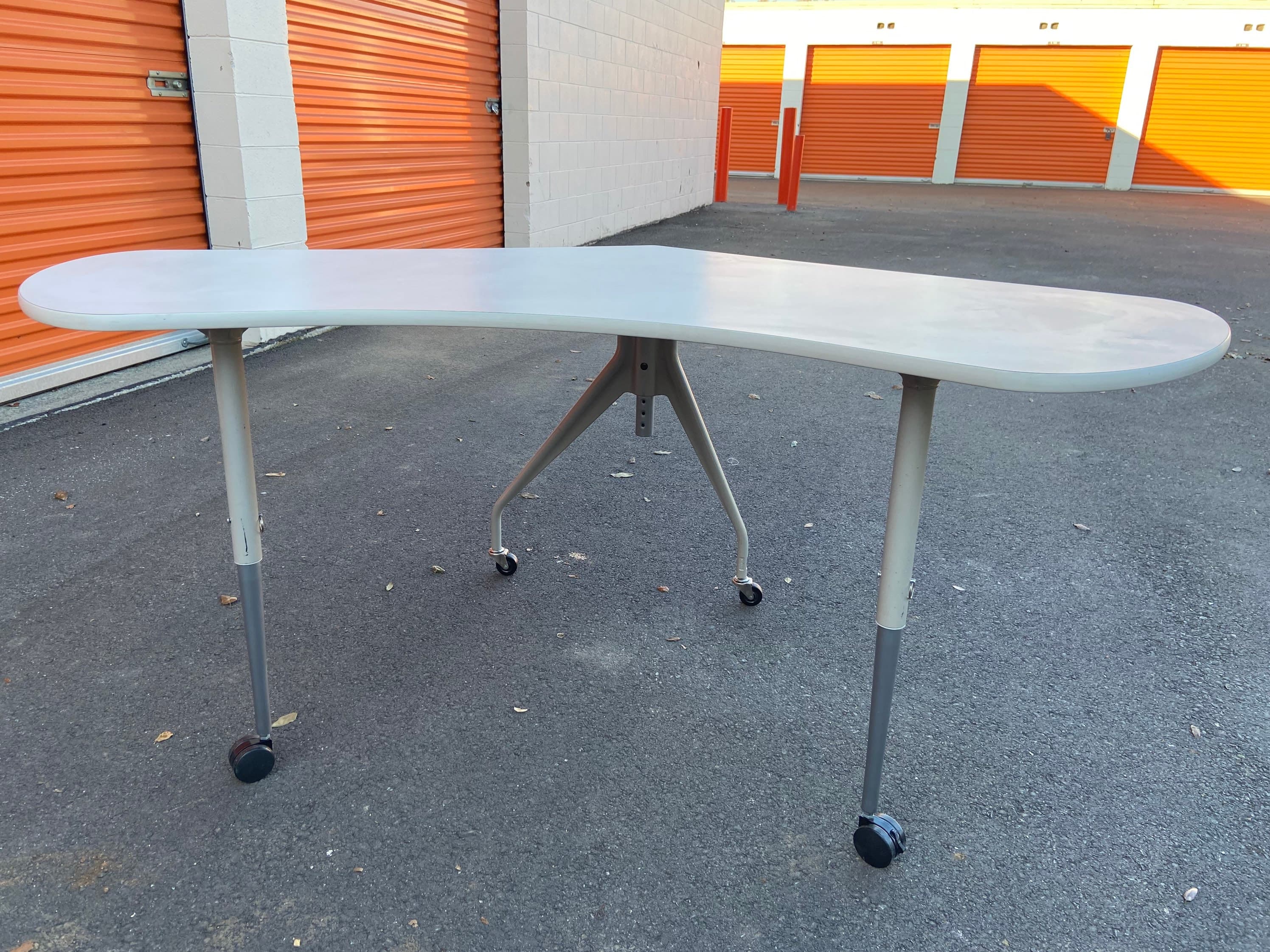 Vintage Herman Miller rolling table - Thumbnail 6