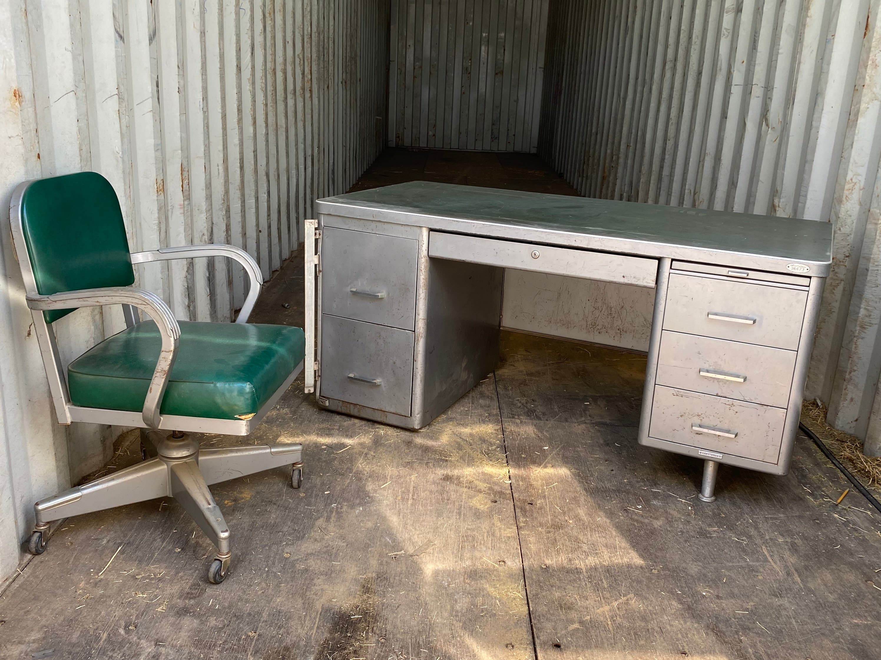 Vintage metal tanker desk set and chair - Image 1