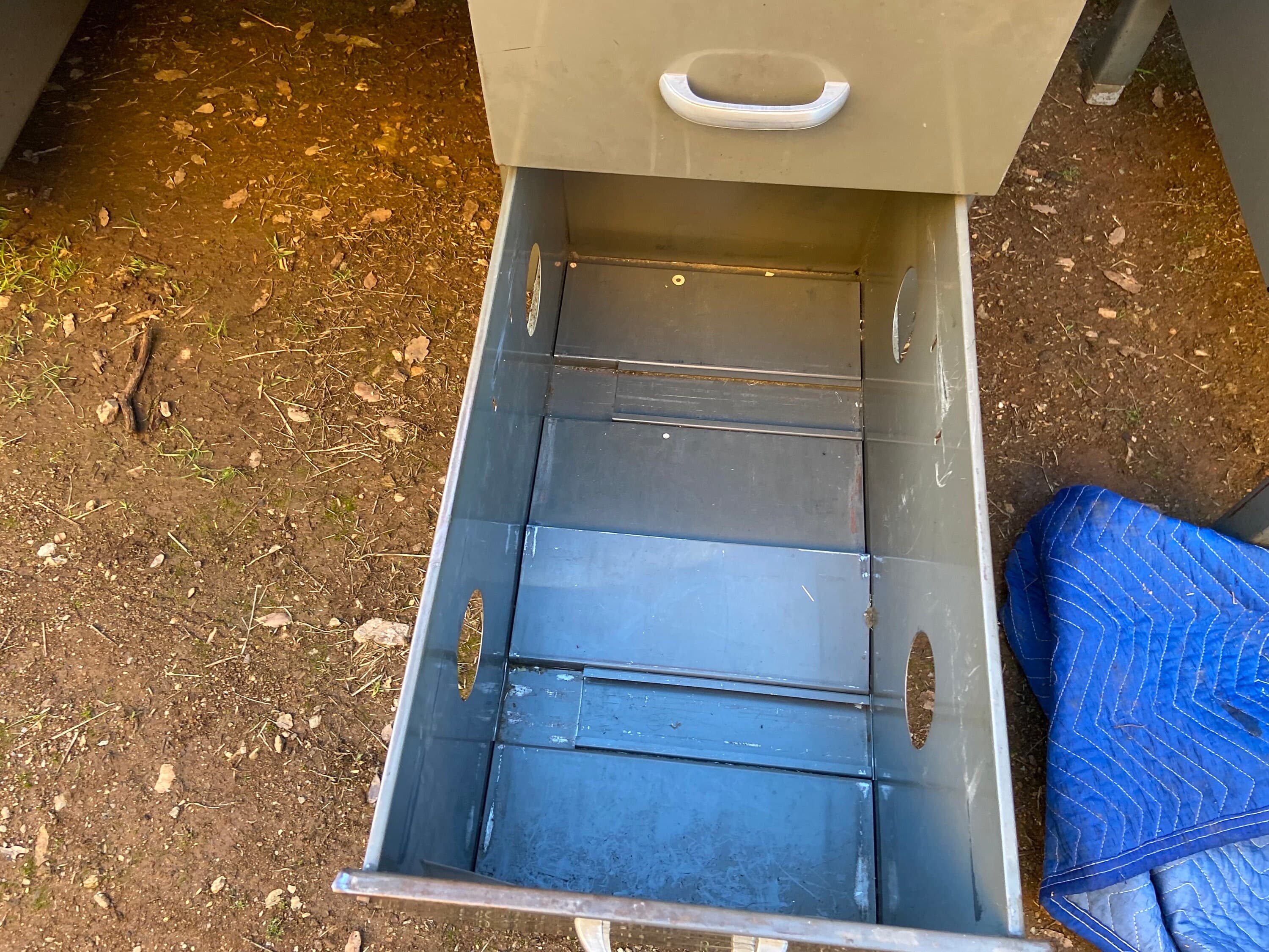 Art metal vintage metal tanker desk with typewriter - Thumbnail 8