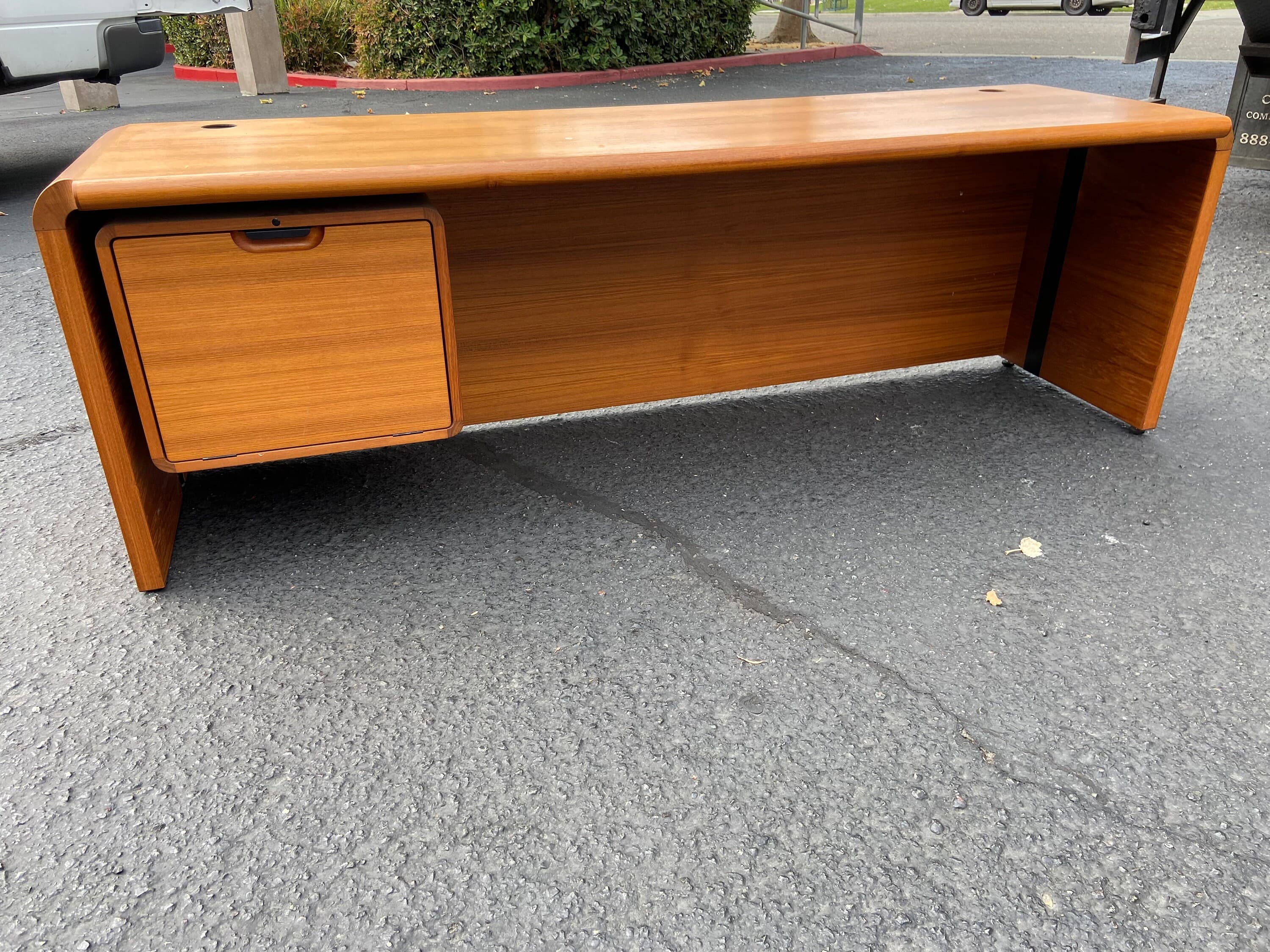 Vintage danish teak style oak credenza - Thumbnail 2