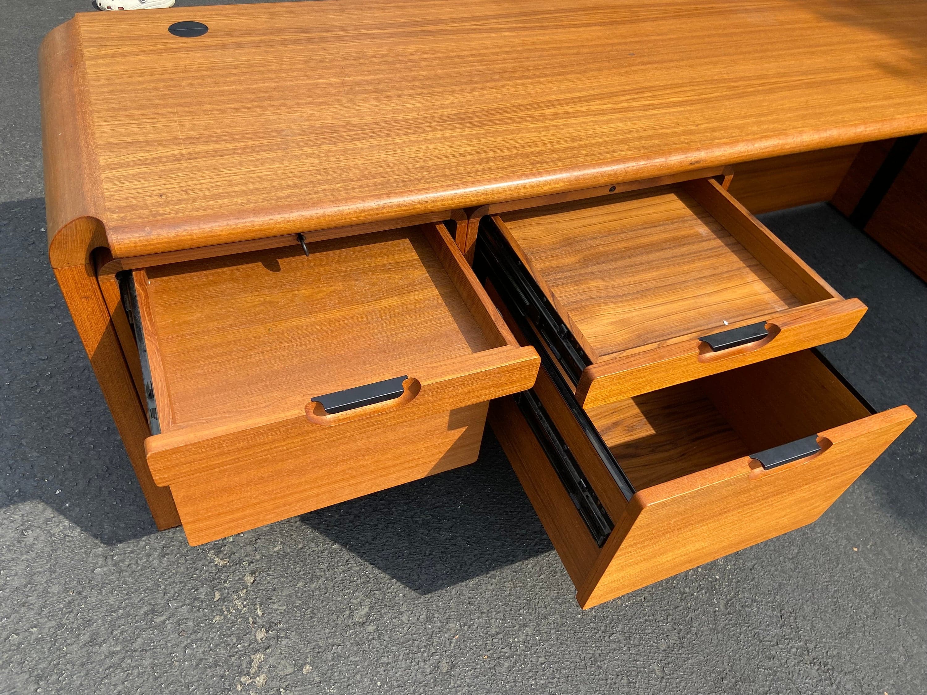 Vintage teak danish style mid century modern credenza - Thumbnail 5