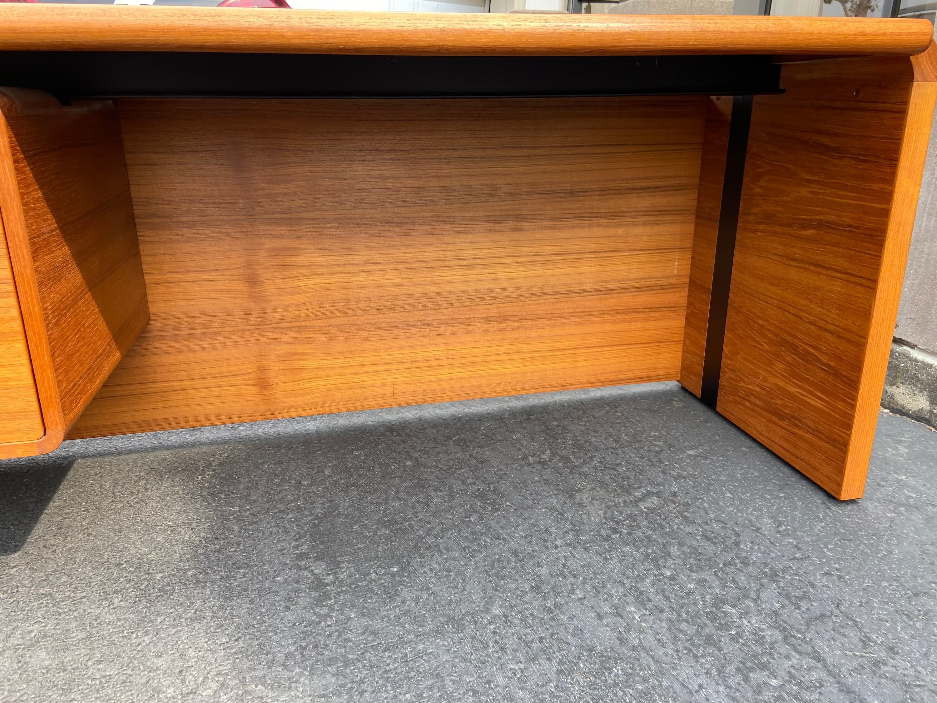 Vintage teak danish style mid century modern credenza - Thumbnail 6