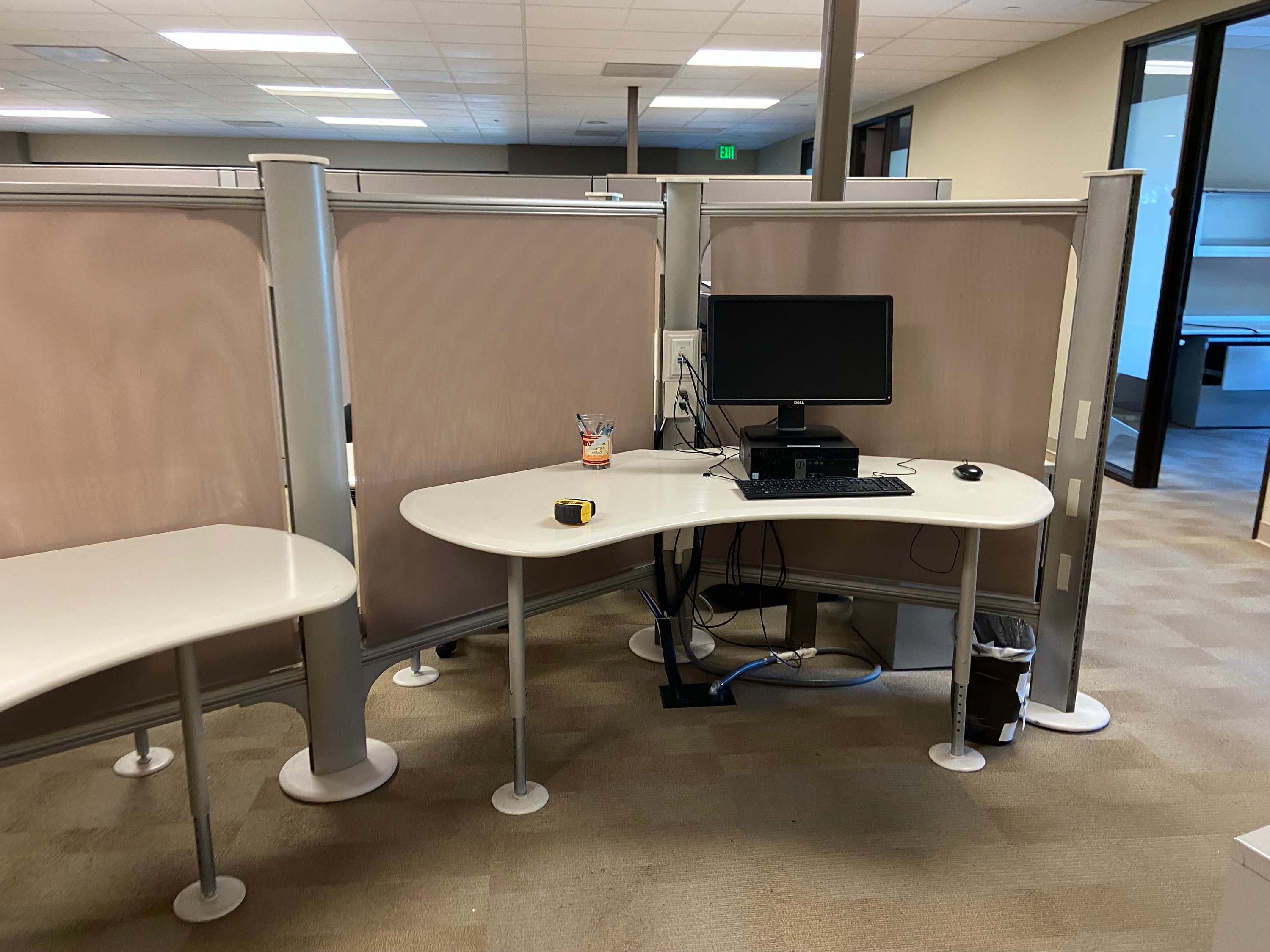 Vintage herman miller reaolve 120 boomerang workstation - Thumbnail 4