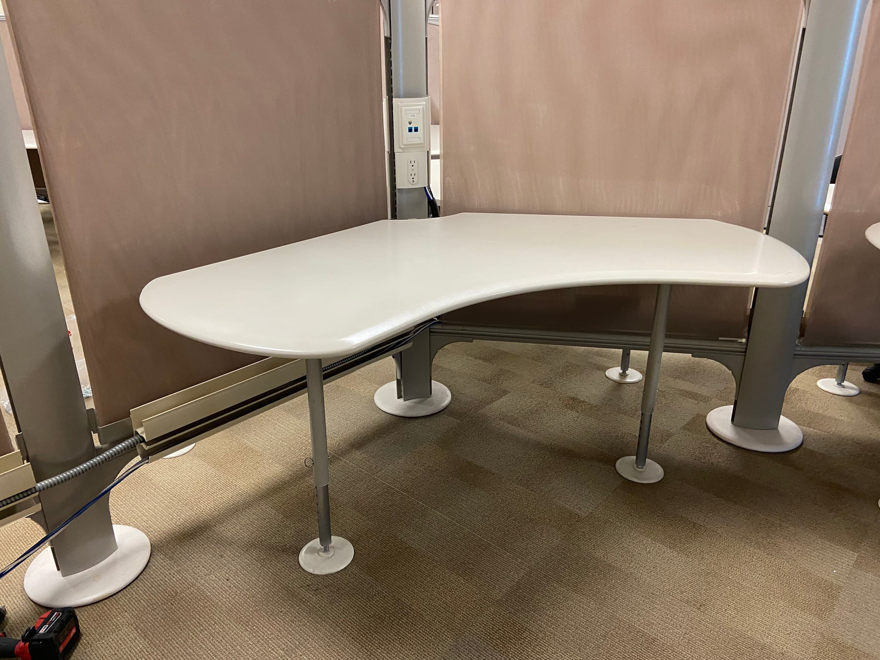 Vintage herman miller reaolve 120 boomerang workstation - Thumbnail 9