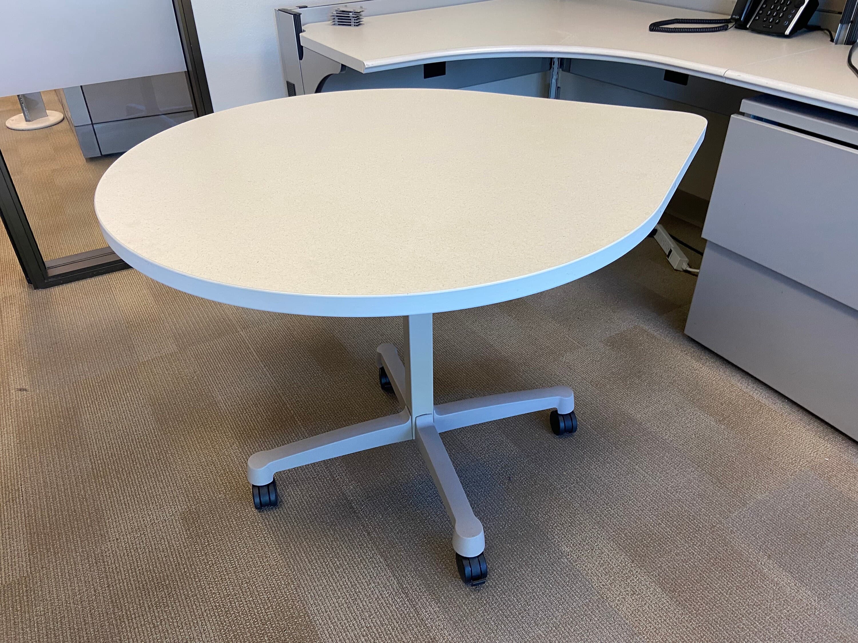 Herman miller tear shaped rolling table - Image 1