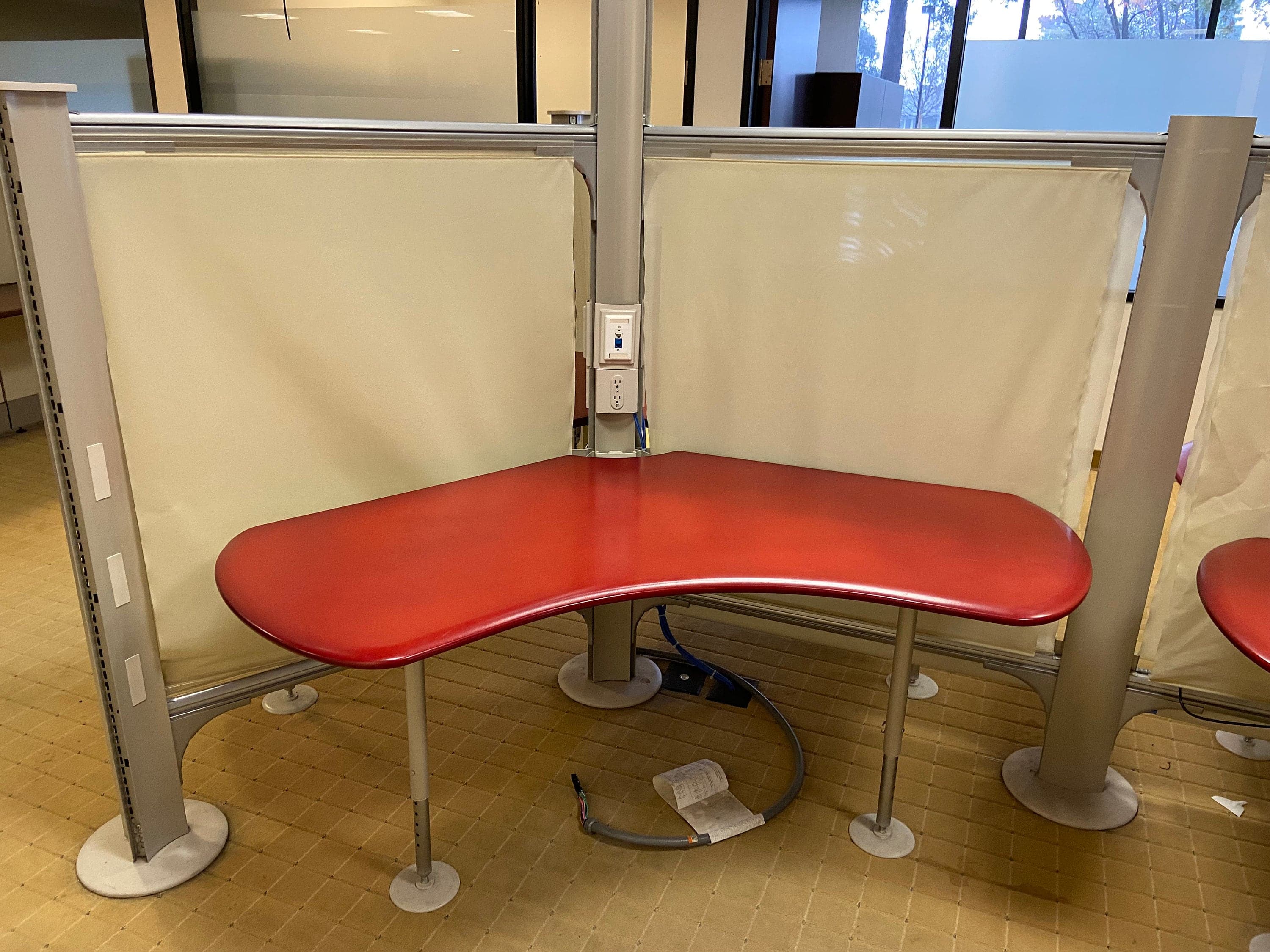 Vintage herman miller resolve workstations for 6 - Thumbnail 8