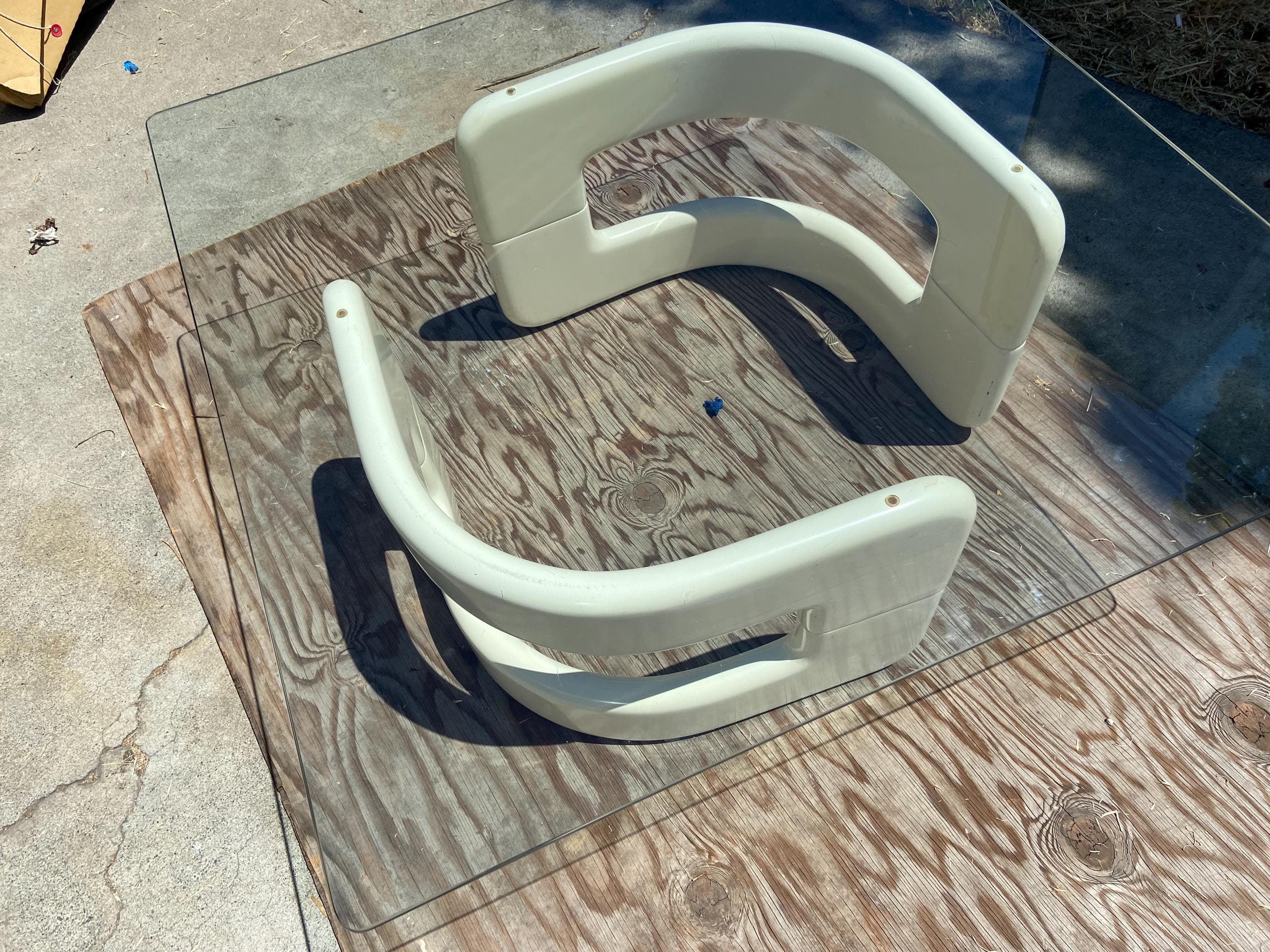 space age Hollywood regency glass coffee table - Thumbnail 2