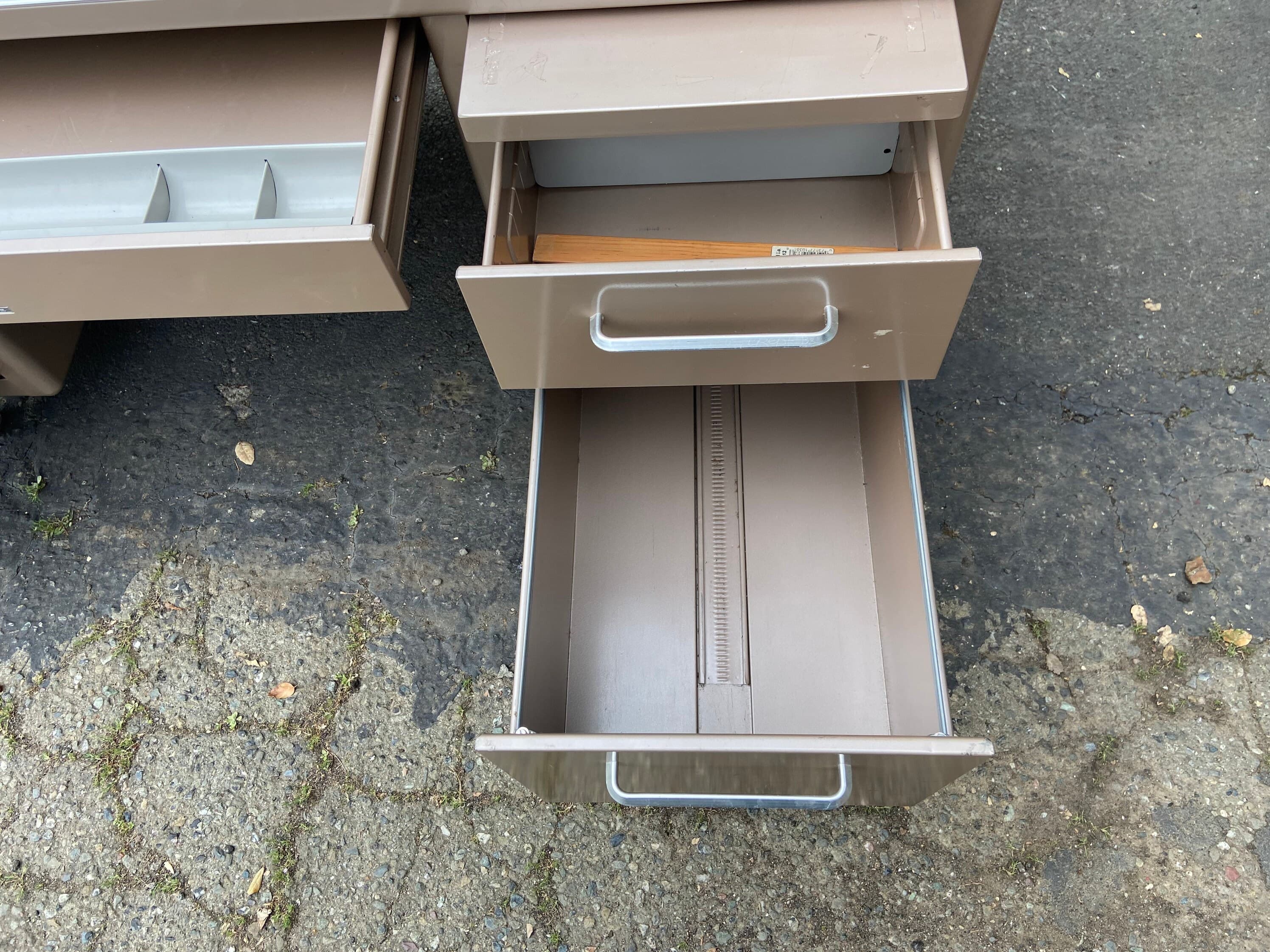 Steelcase vintage mid century modern metal tanker desk - Thumbnail 7