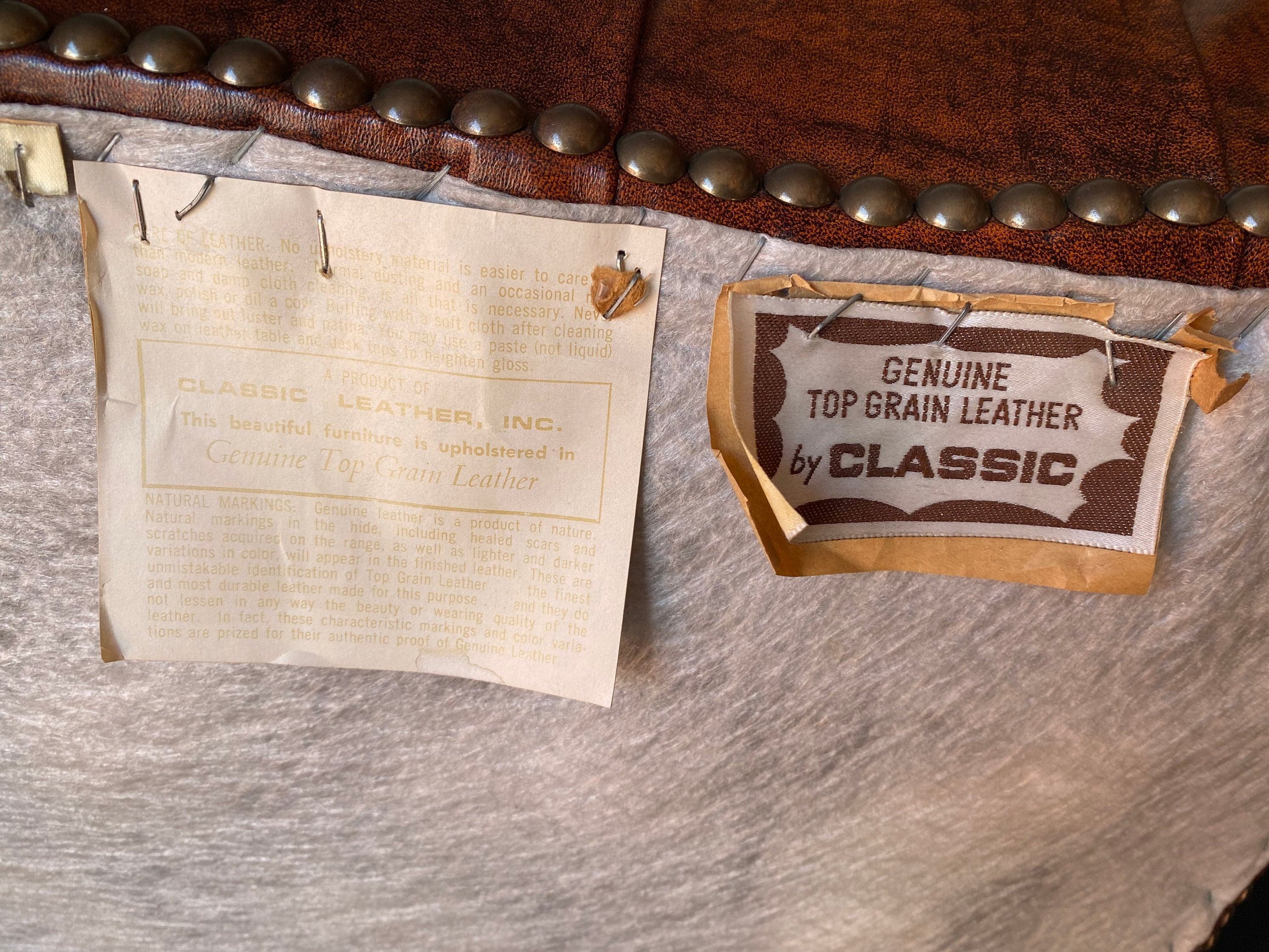 Classic inc furniture vintage chesterfield style guest side chair - Thumbnail 3