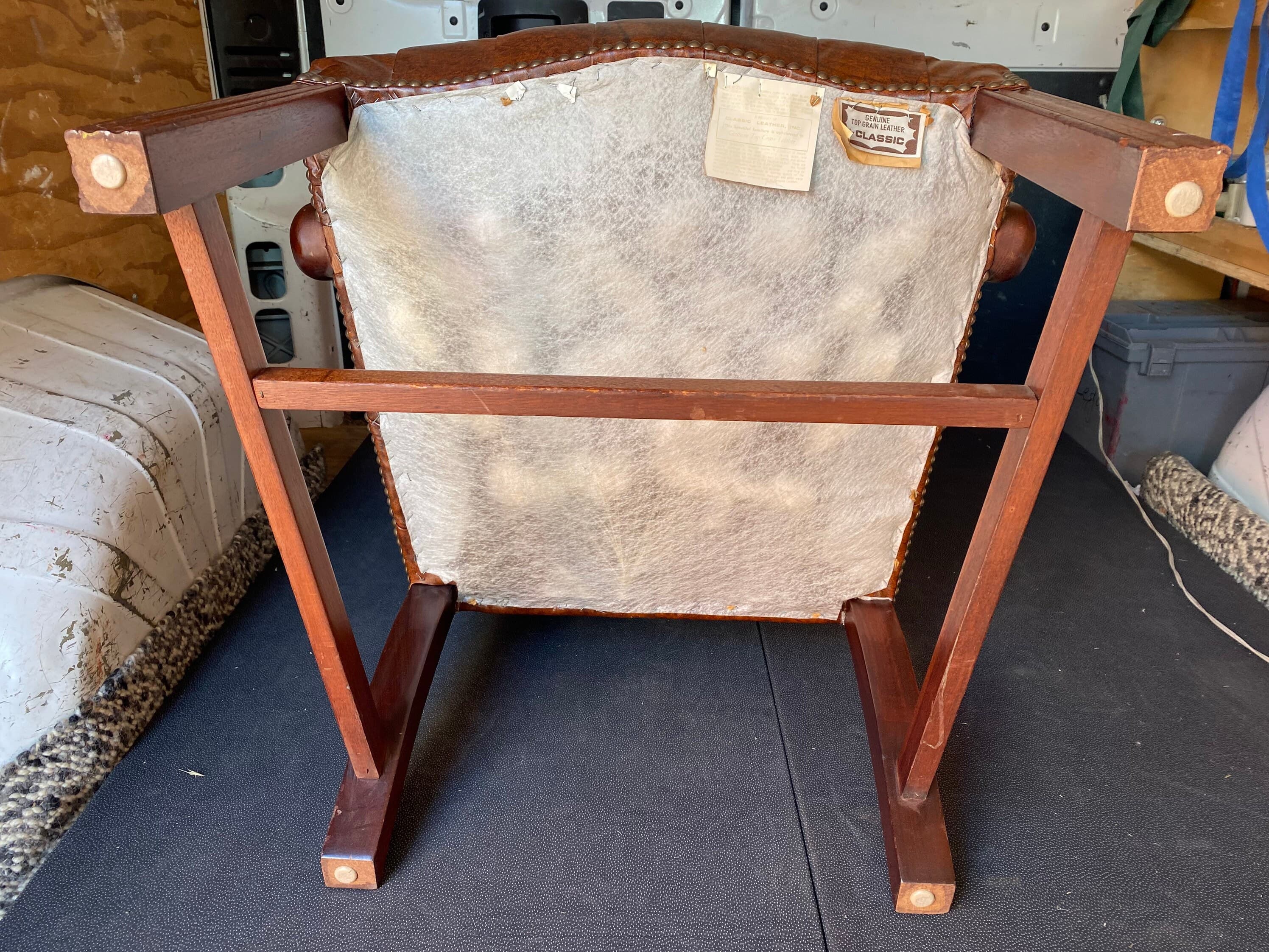 Classic inc furniture vintage chesterfield style guest side chair - Thumbnail 7