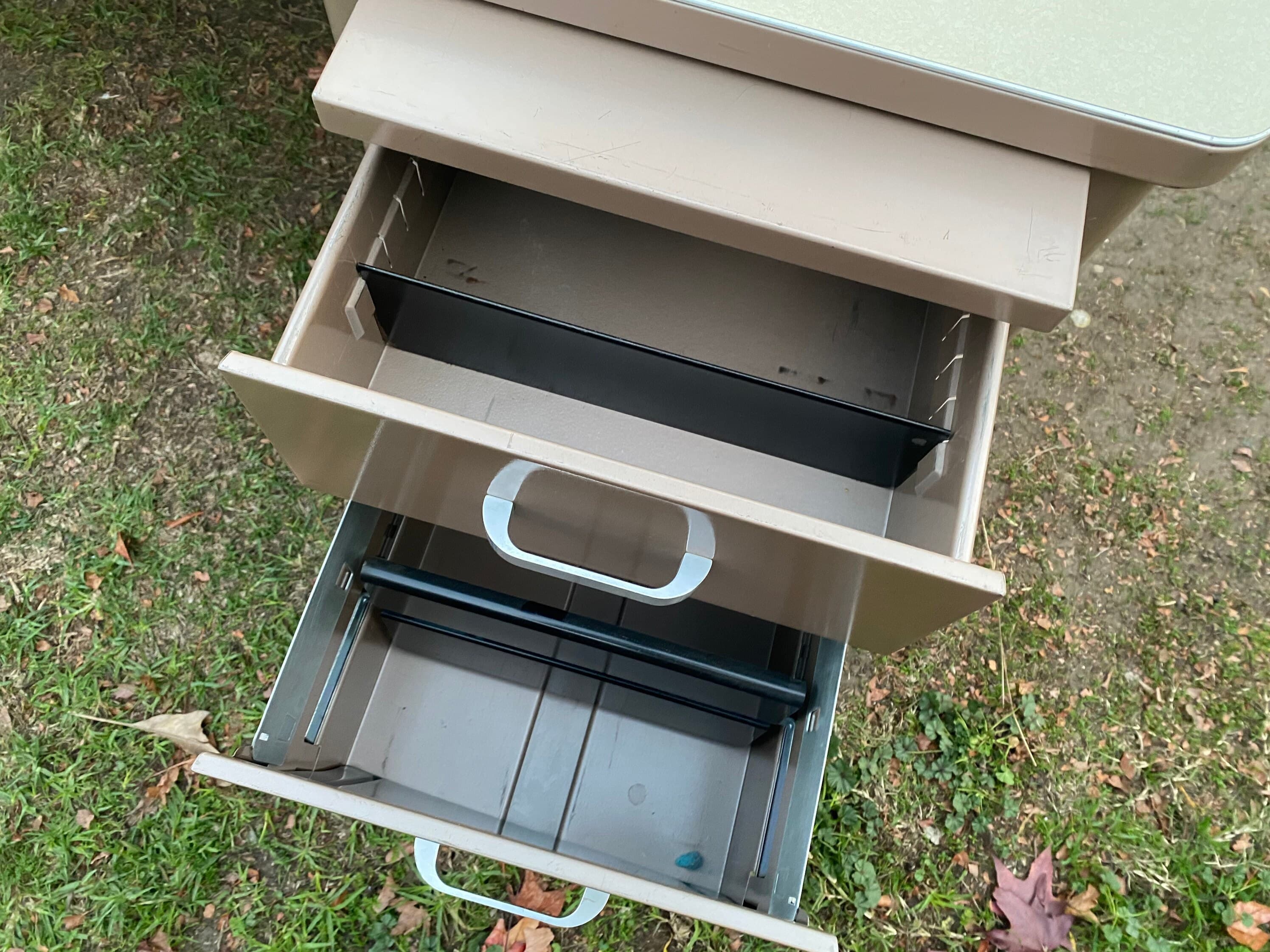 McDowell and Craig vintage metal desk - Thumbnail 8