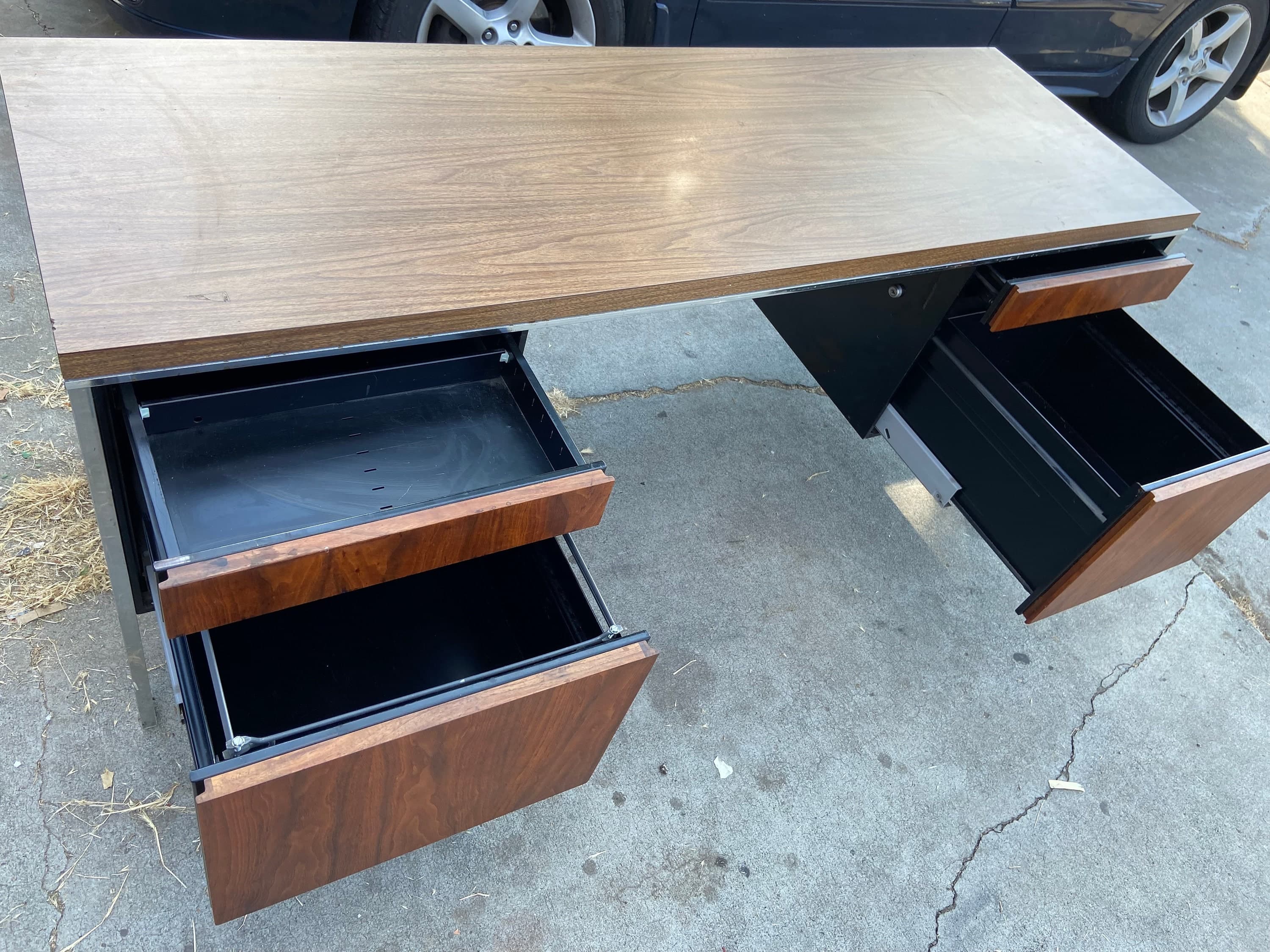 Knoll style vintage mid century modern credenza - Thumbnail 4