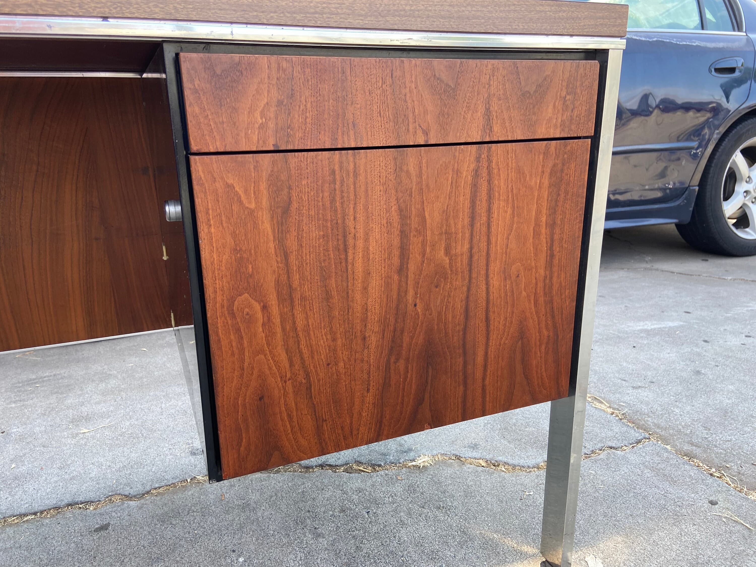 Knoll style vintage mid century modern credenza - Thumbnail 3