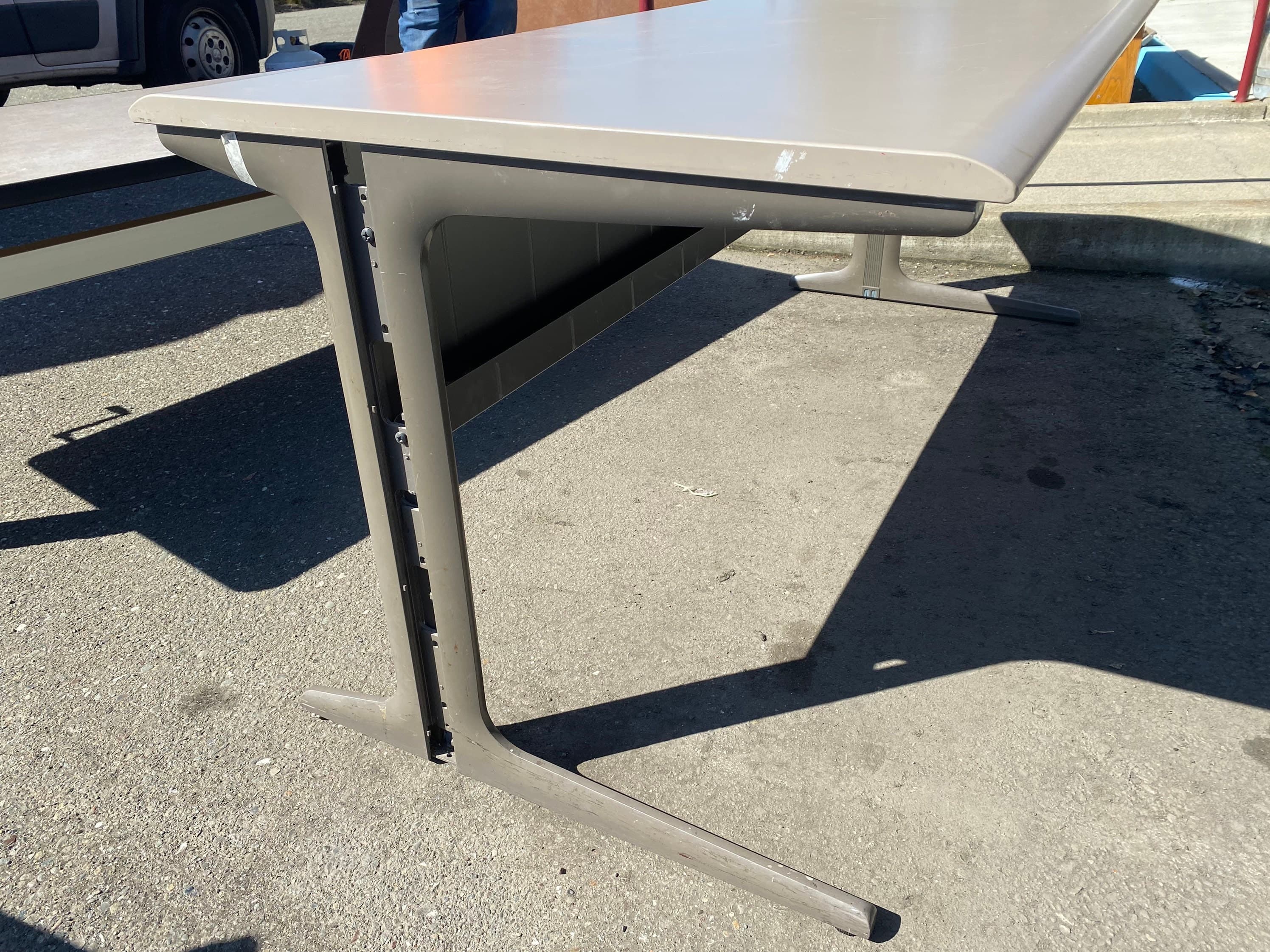 Herman miller work group desk - Thumbnail 6