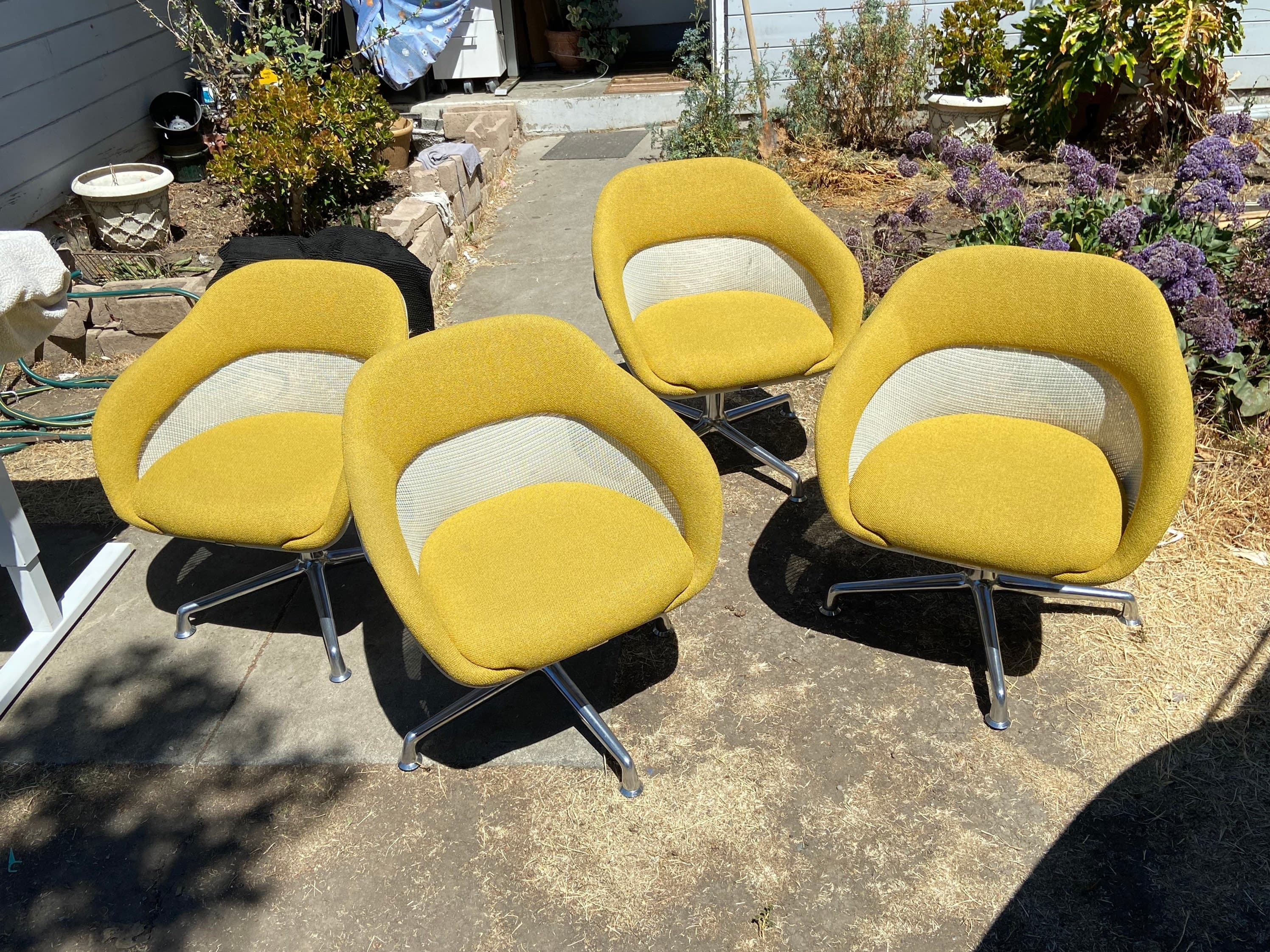 Set of 4 steelcase coalesse s-w 1 swivel lounge chairs set - Image 1