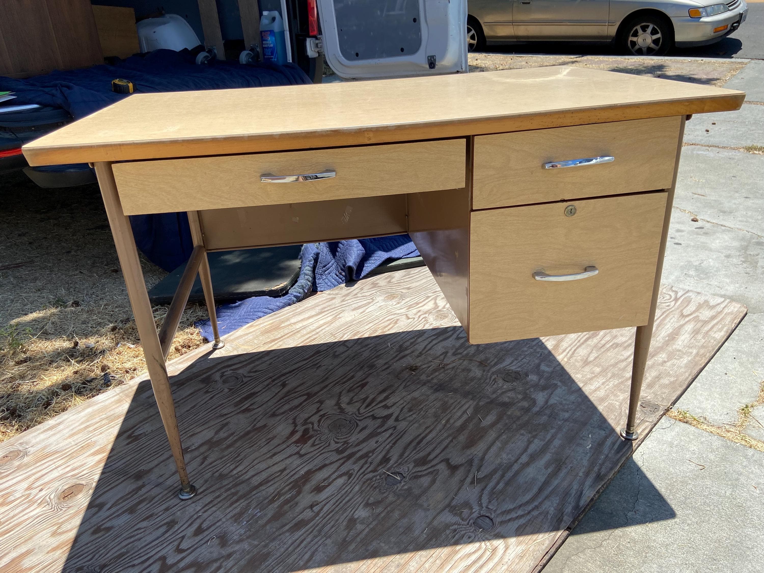 Raymond Loewy for Brunswick style teachers desk - Thumbnail 2