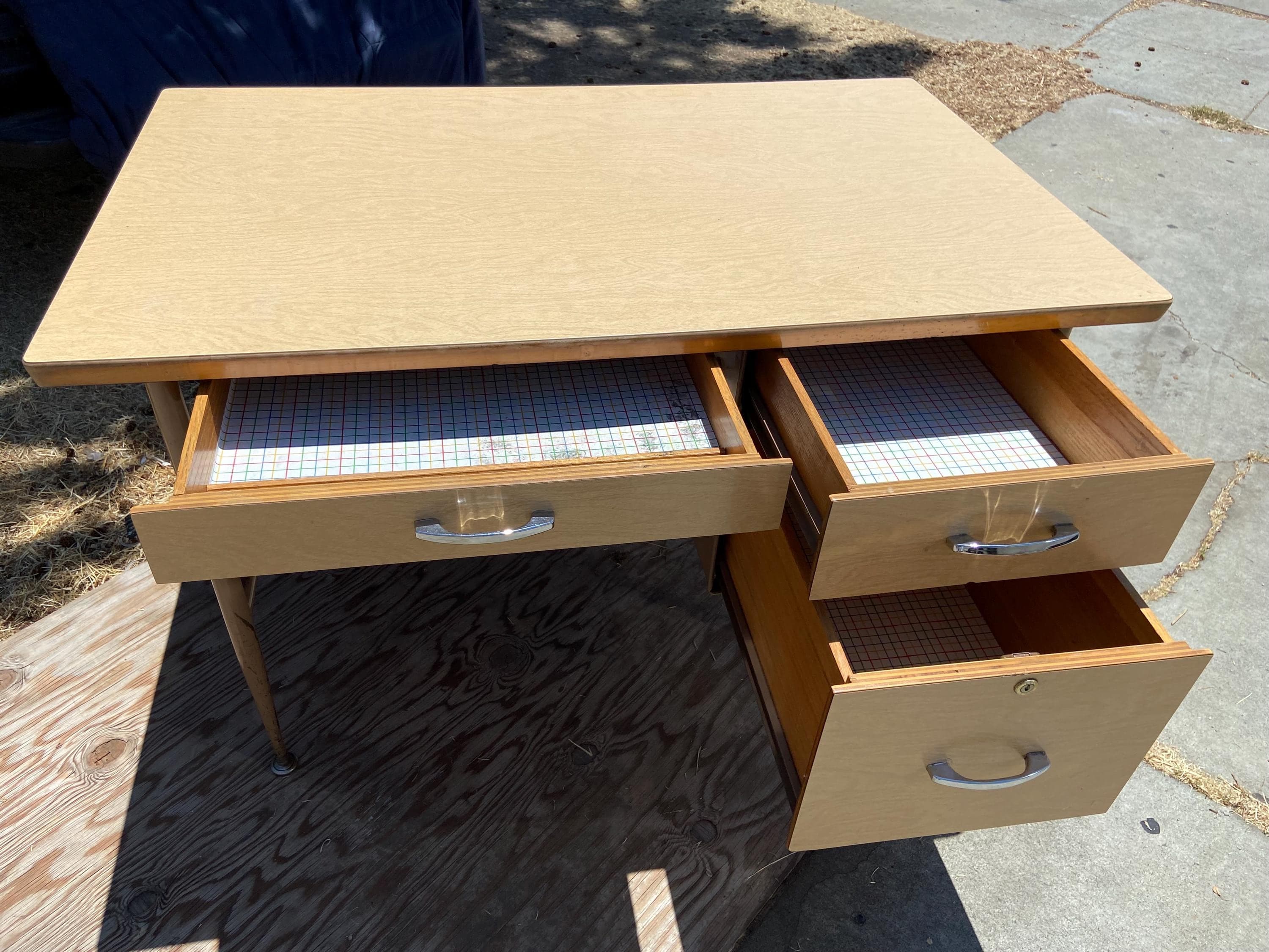 Raymond Loewy for Brunswick style teachers desk - Thumbnail 6