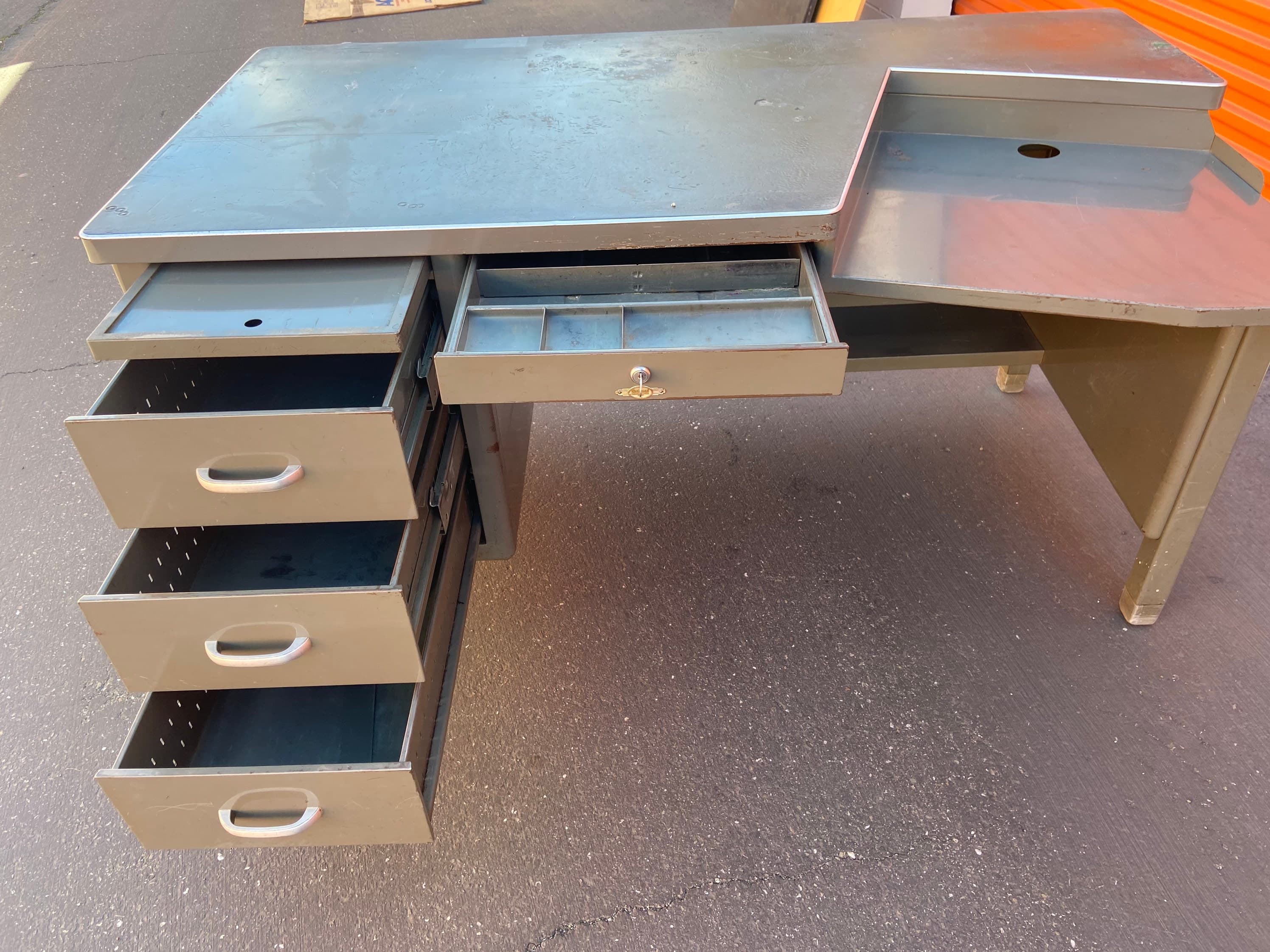 Vintage art metal tanker desk - Thumbnail 10