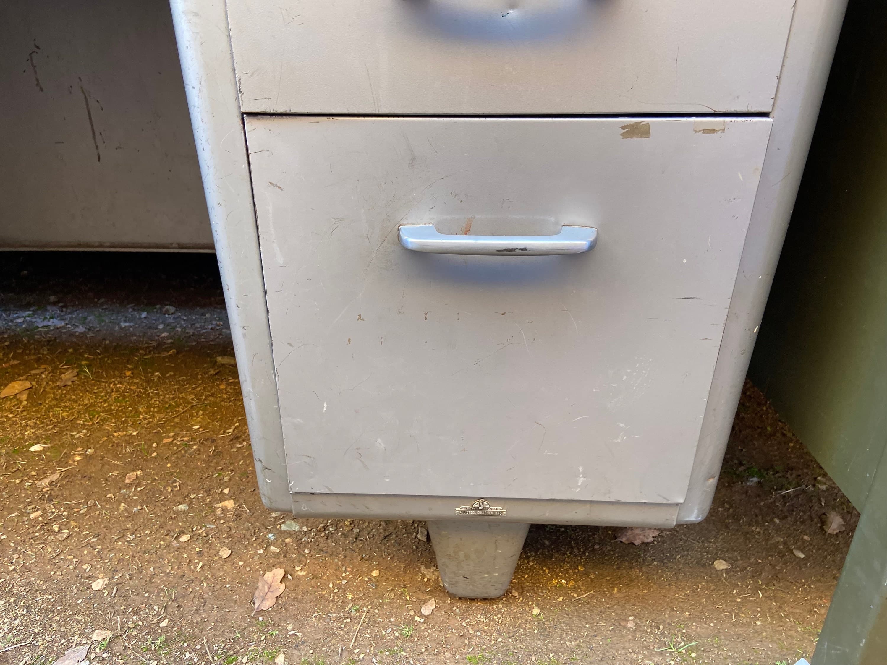 Allsteel vintage metal tanker desk - Thumbnail 8