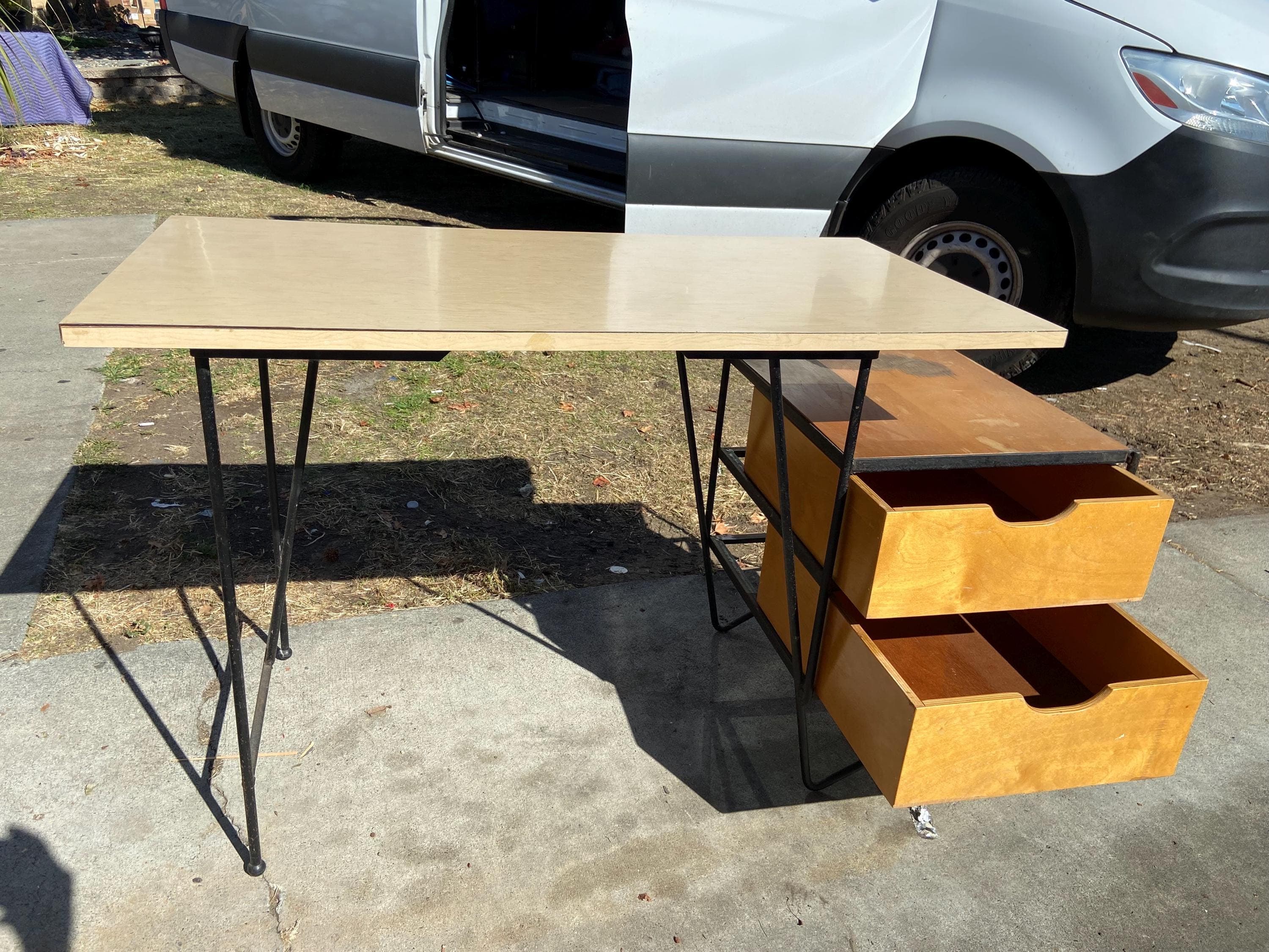 1950’s floating desk by D.R. Bates & Jackson Gregory jr for Vista of California needs some refinishing - Thumbnail 2