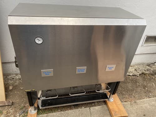 SILVER KING® SKMAJ3 REFRIGERATED COMMERCIAL MILK 3VALVE DISPENSER 4 Available