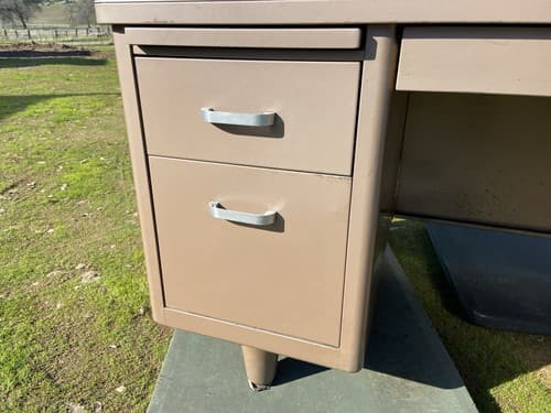 McDowell And Craig Vintage Mid Century Modern Metal Tanker Desk - Thumbnail 5