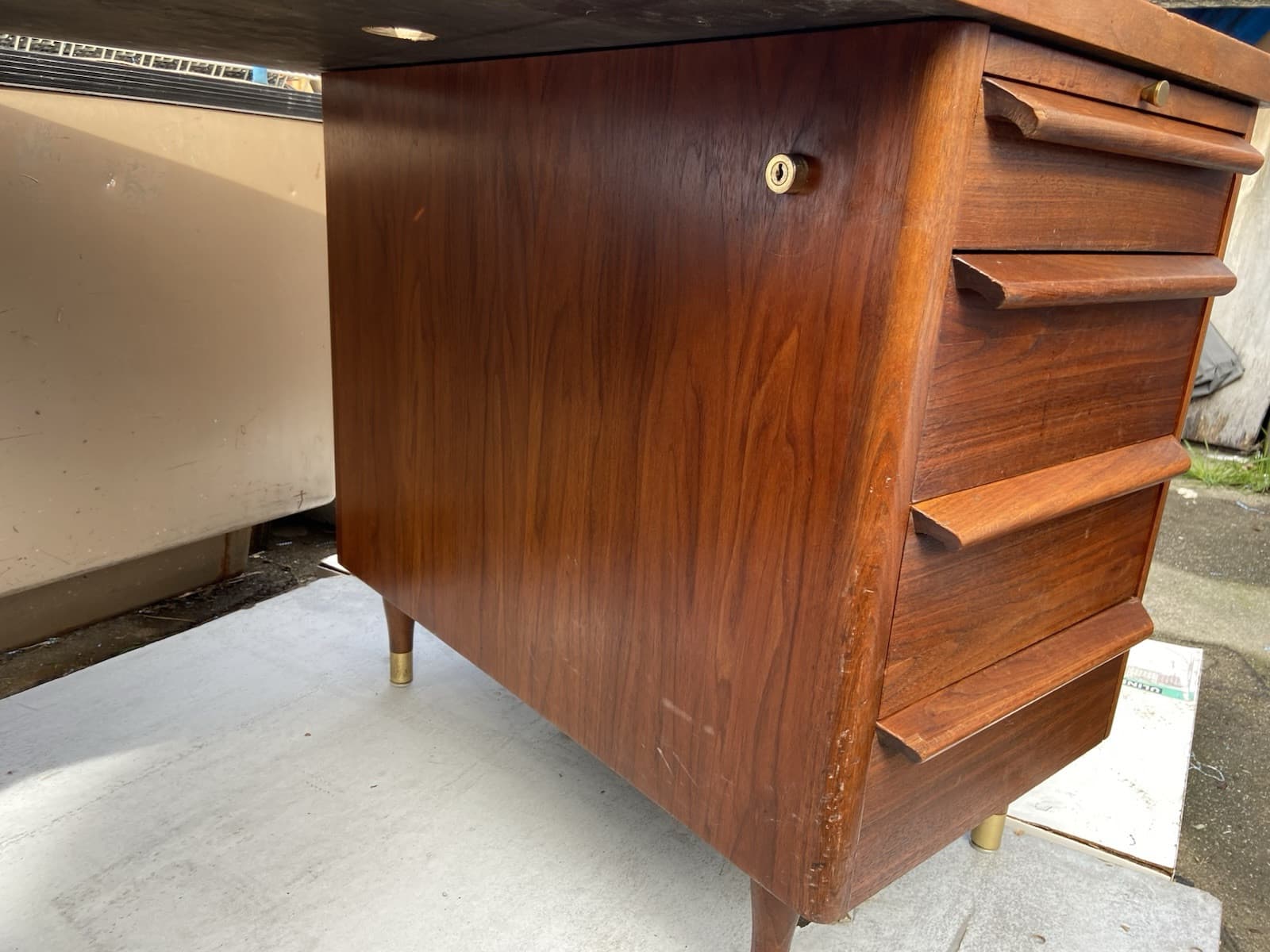 Stow Davis Mid Century Walnut Boomerang Desk needs some refinishing - Thumbnail 9