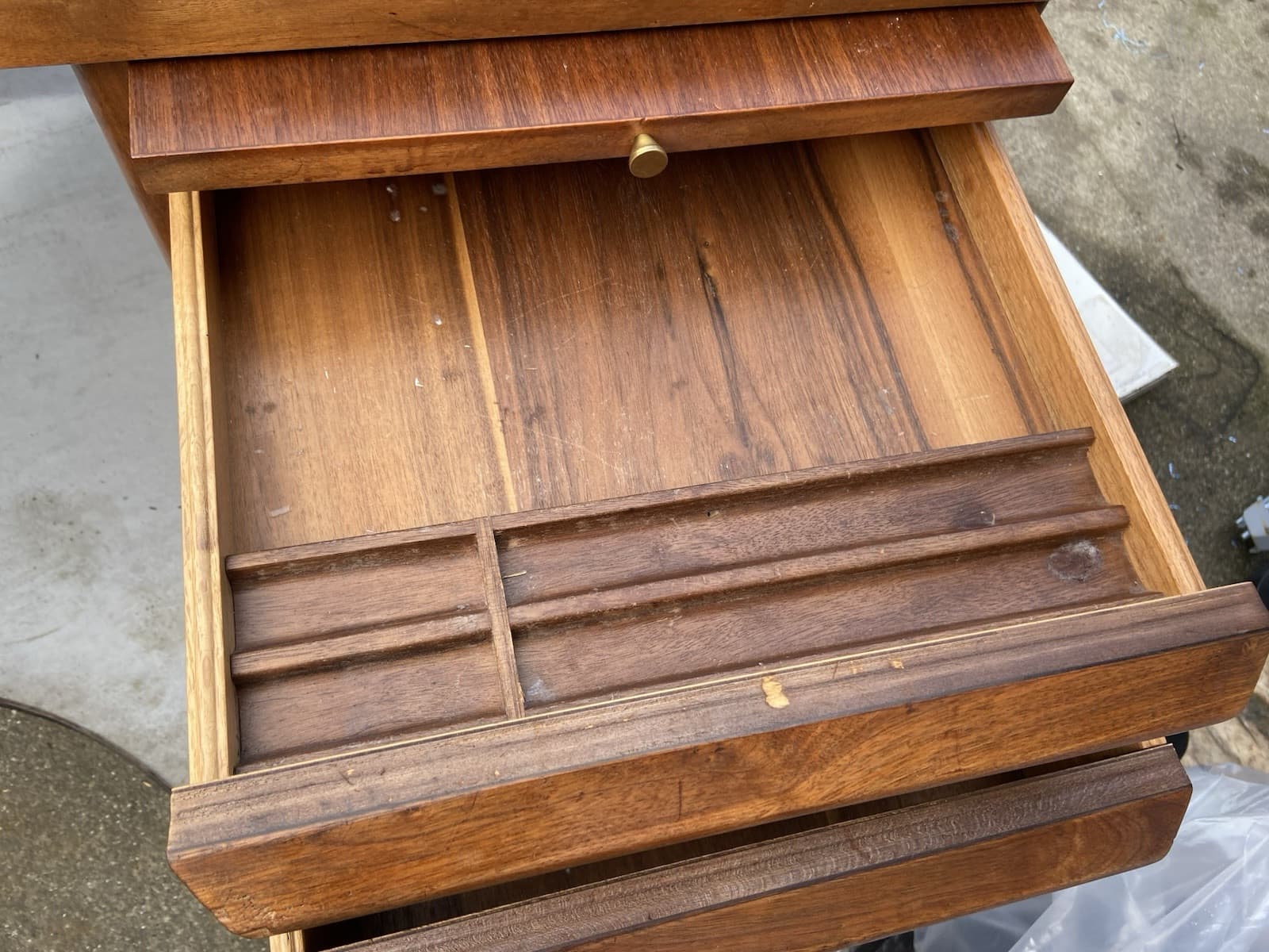 Stow Davis Mid Century Walnut Boomerang Desk needs some refinishing - Thumbnail 21