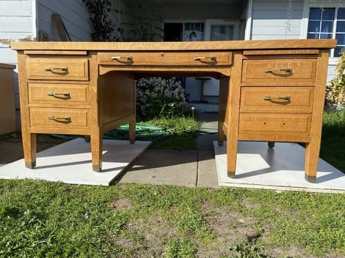 Traditional Antique Quarter Sawn Oak Office or Library Desk - Image 1