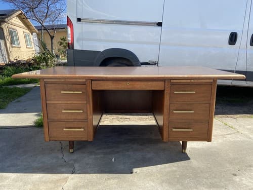 VINTAGE MID-CENTURY MODERN  Executive Wooden Desk - Thumbnail 17