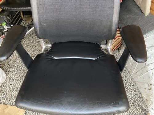 Vitra Meda Desk Chairs in Black Leather & Mesh by Alberto Meda - Thumbnail 11