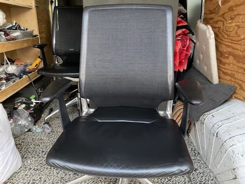 Vitra Meda Desk Chairs in Black Leather & Mesh by Alberto Meda - Thumbnail 13