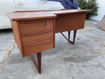 Peter Løvig Nielsen for Hedensted Møbelfabrik MCM Danish Teak Boomerang Desk - Image 1
